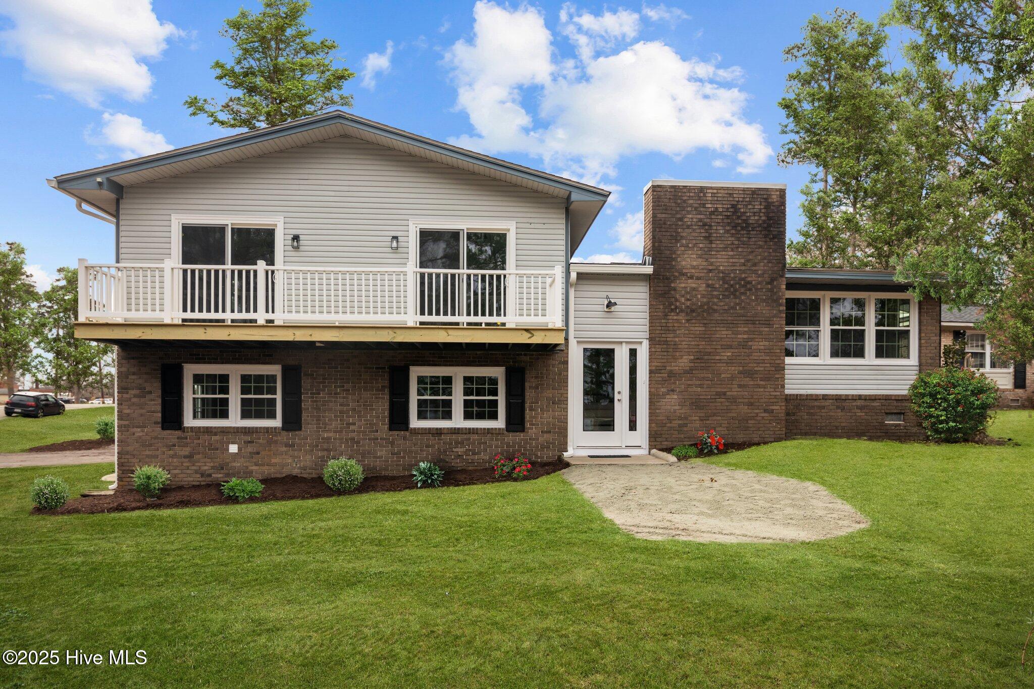 2131 Neuse Cliffs Circle Property Photo 1