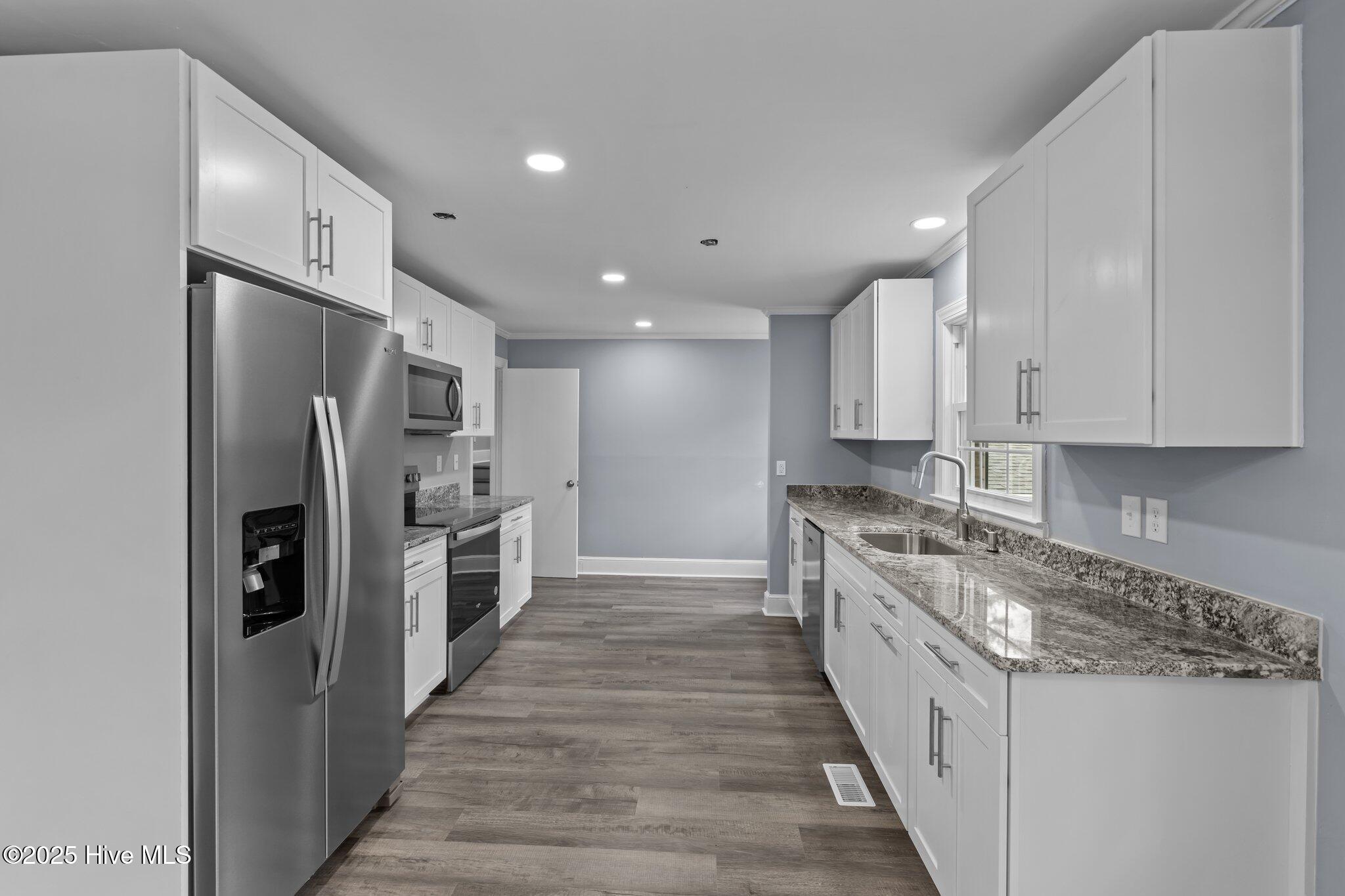 2131 Neuse Cliffs Circle Property Photo 9