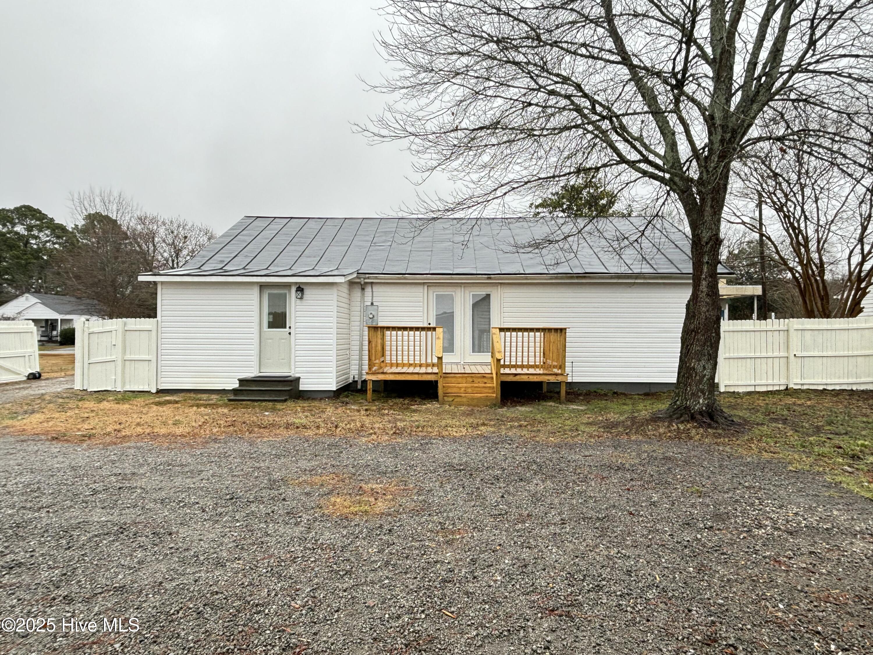 111 Lawrence Street Property Photo 4