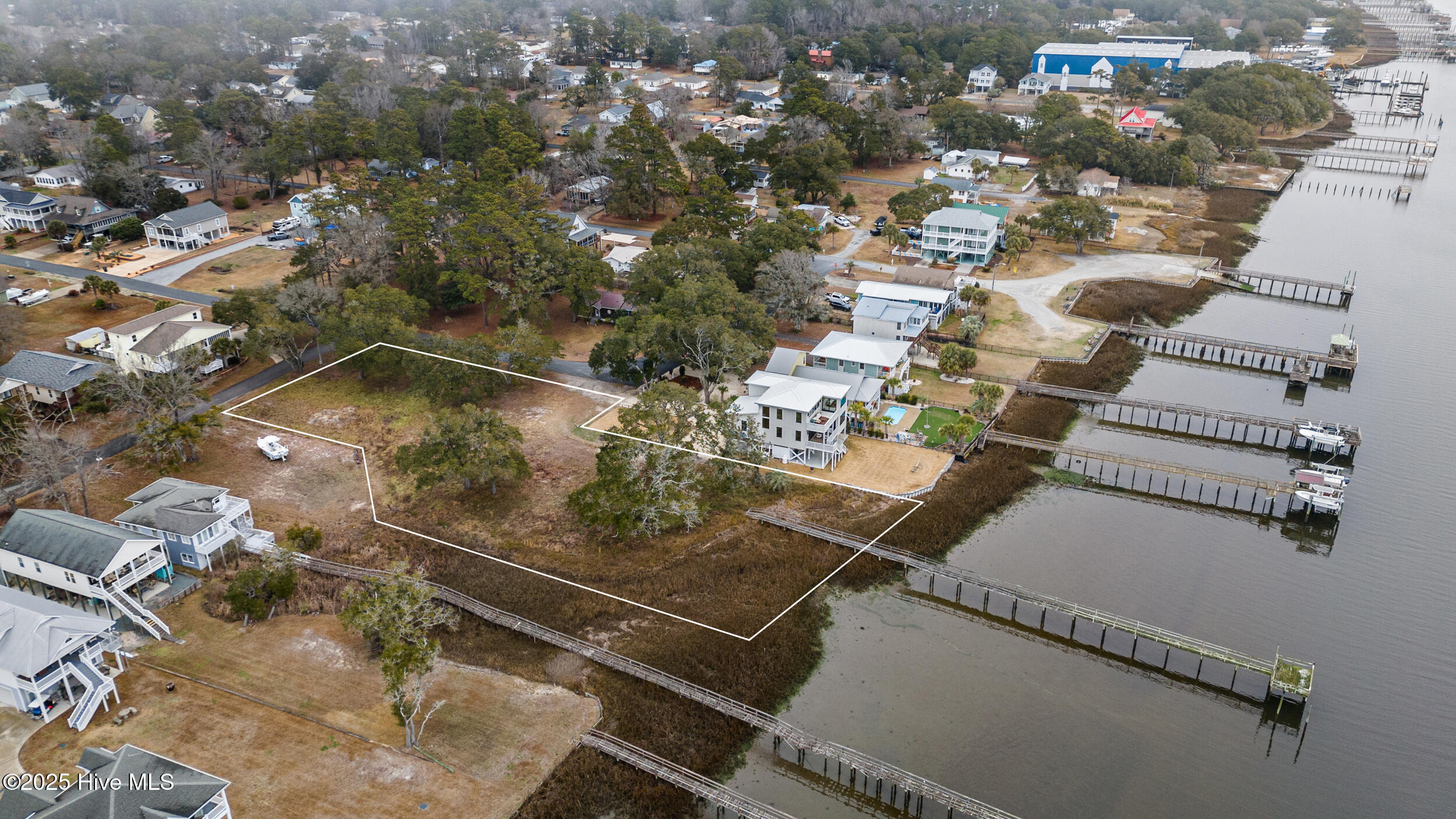 2016 Camelot Drive Property Photo 1