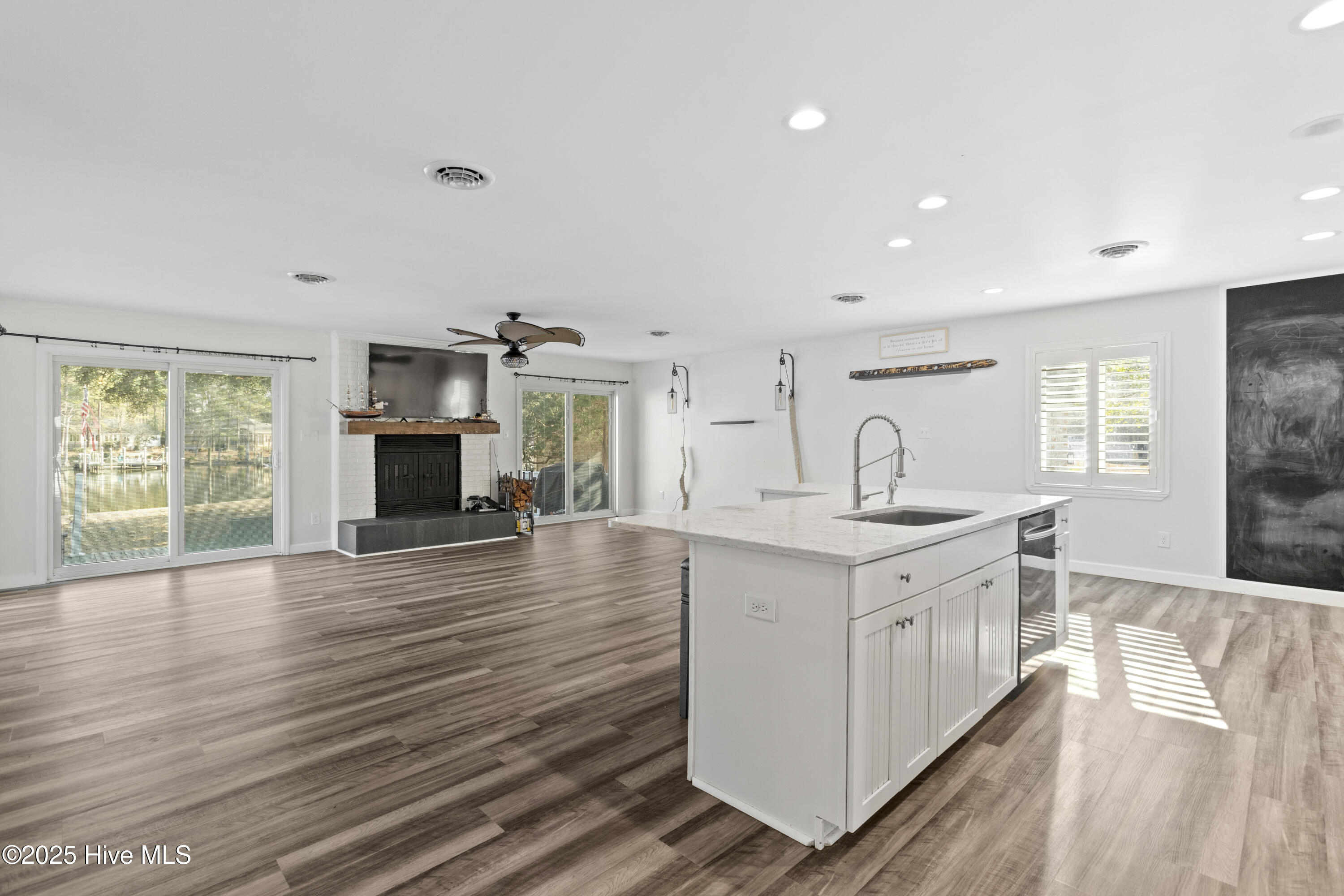 5724 Gondolier Drive Property Photo 3