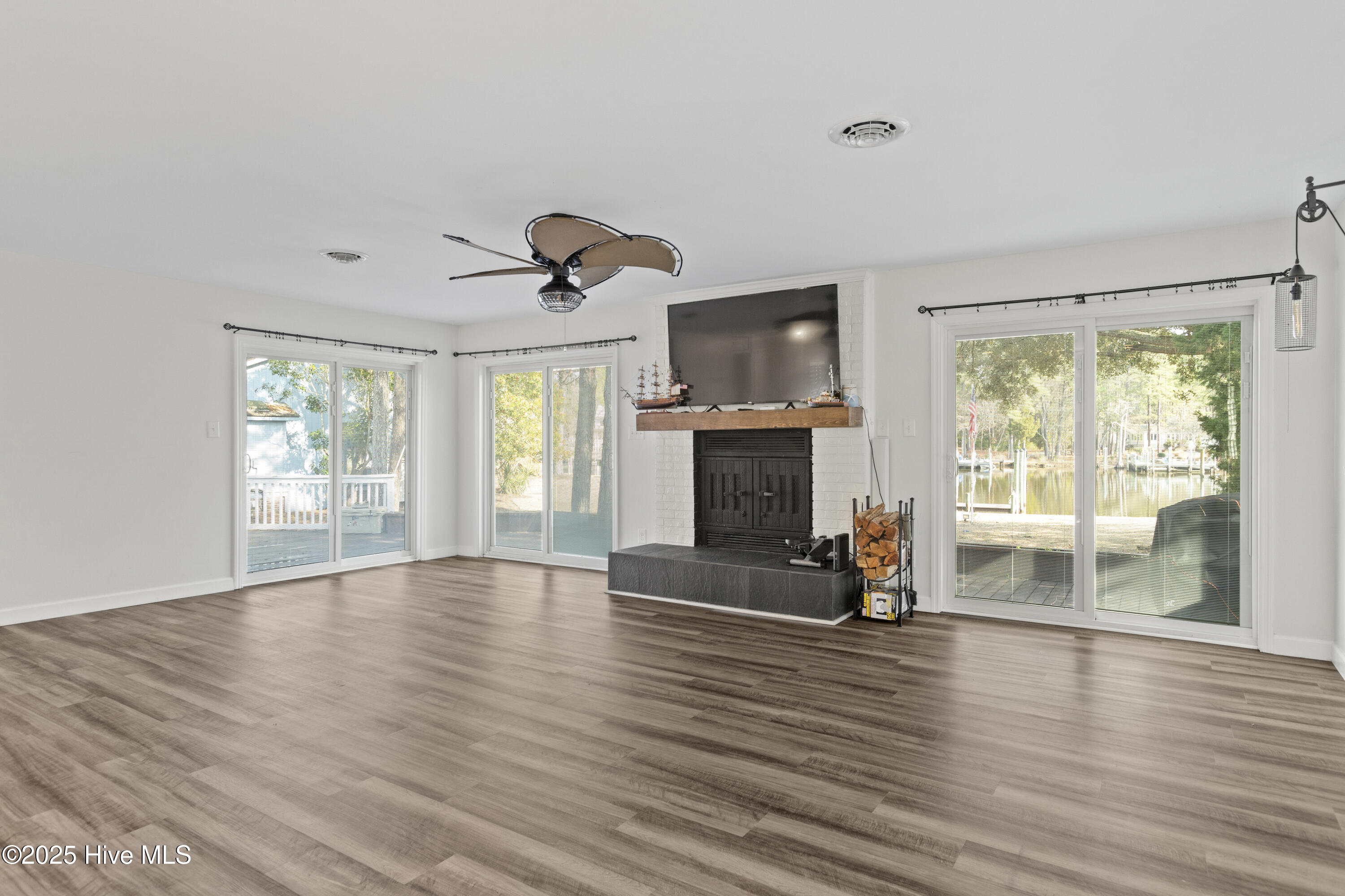 5724 Gondolier Drive Property Photo 4