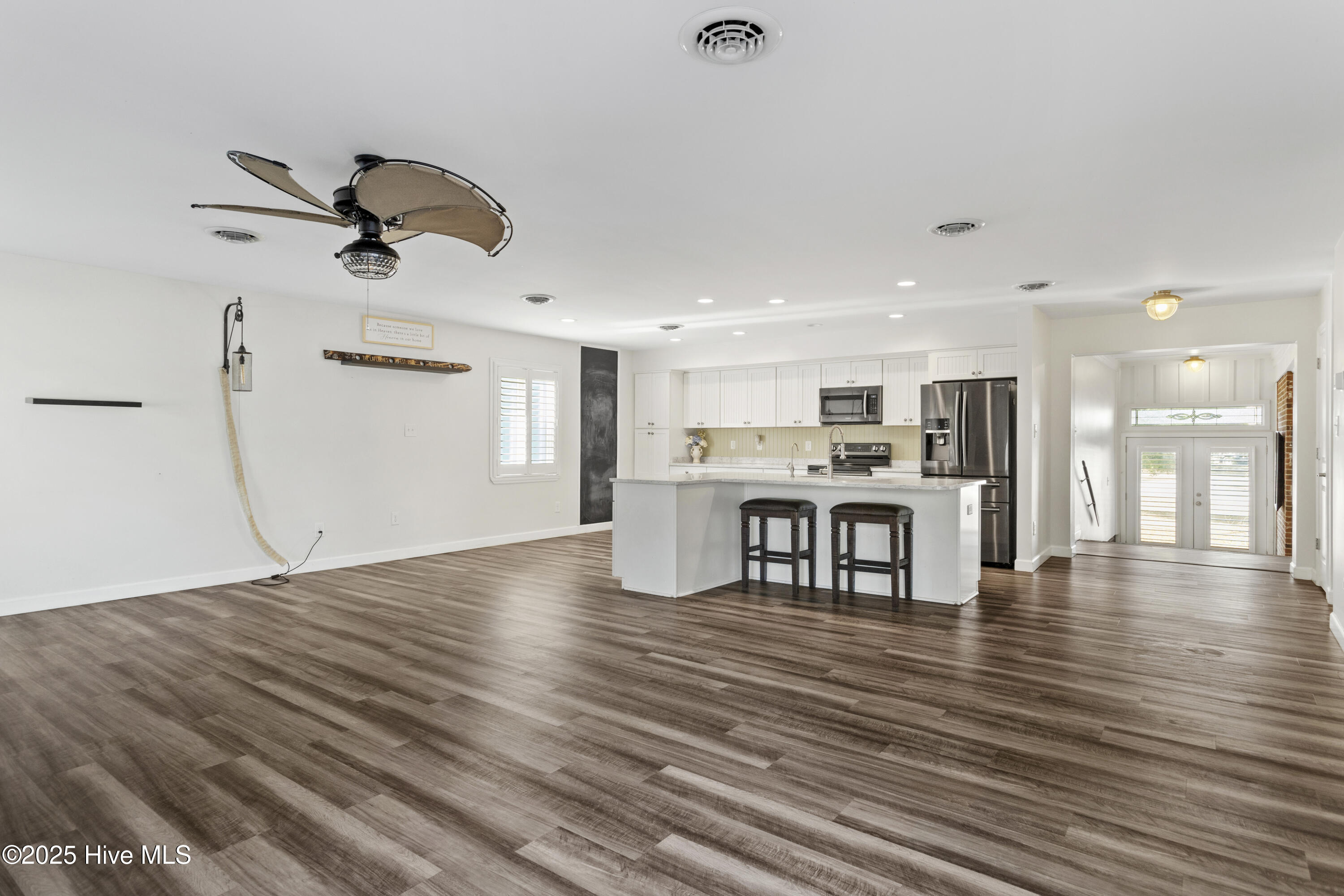 5724 Gondolier Drive Property Photo 5