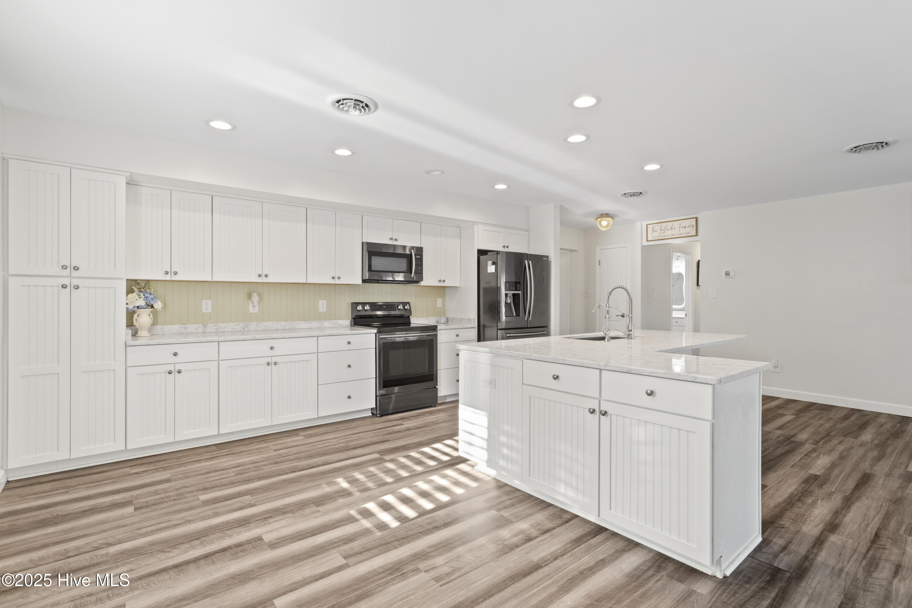 5724 Gondolier Drive Property Photo 6