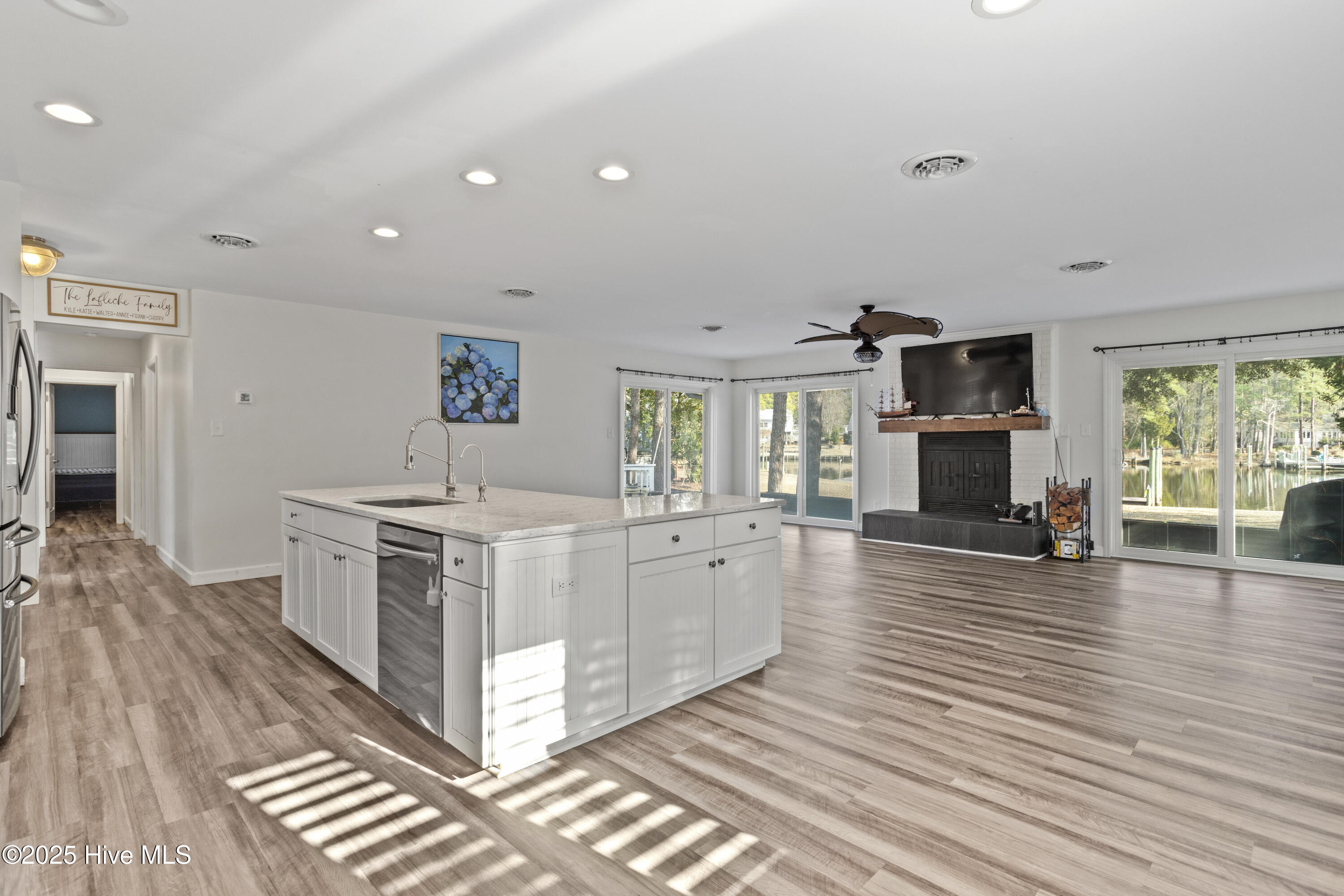 5724 Gondolier Drive Property Photo 8