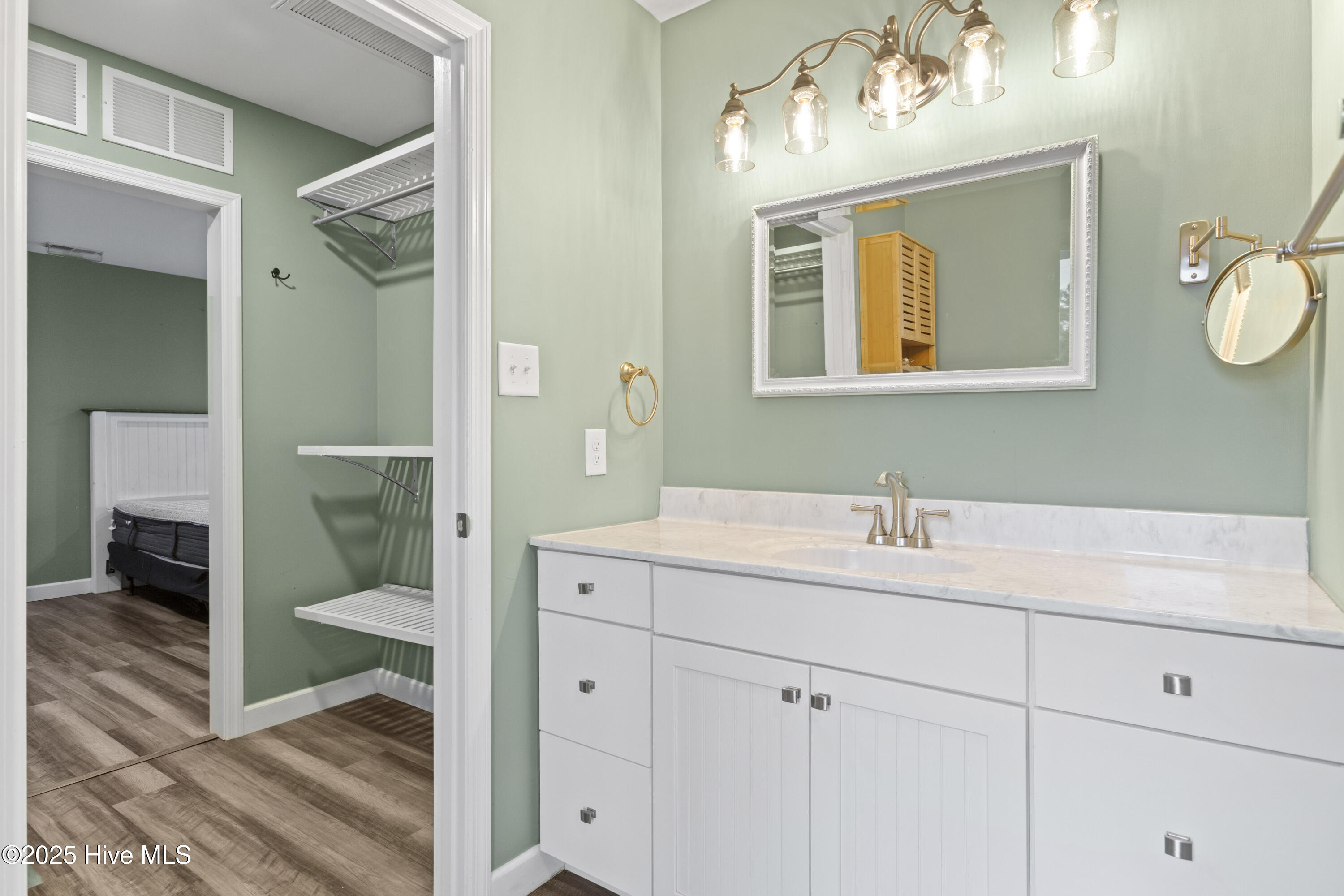 5724 Gondolier Drive Property Photo 12