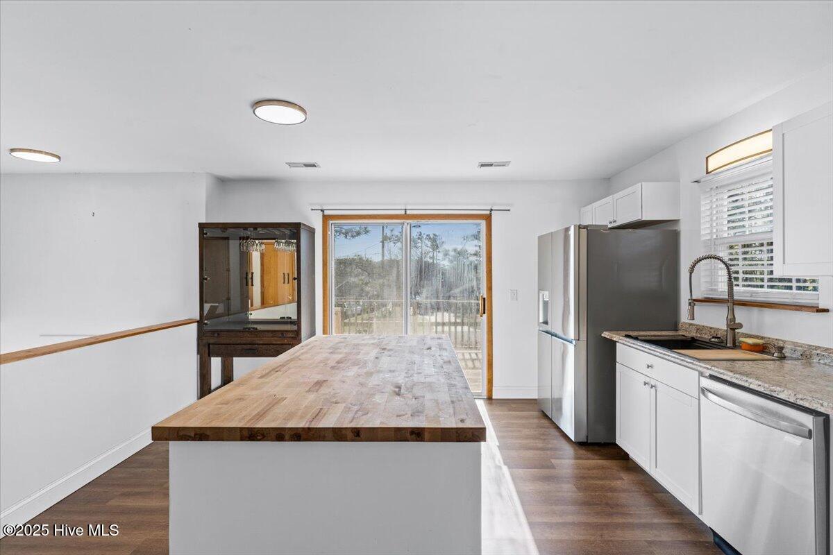 849 N Shore Drive Property Photo 10