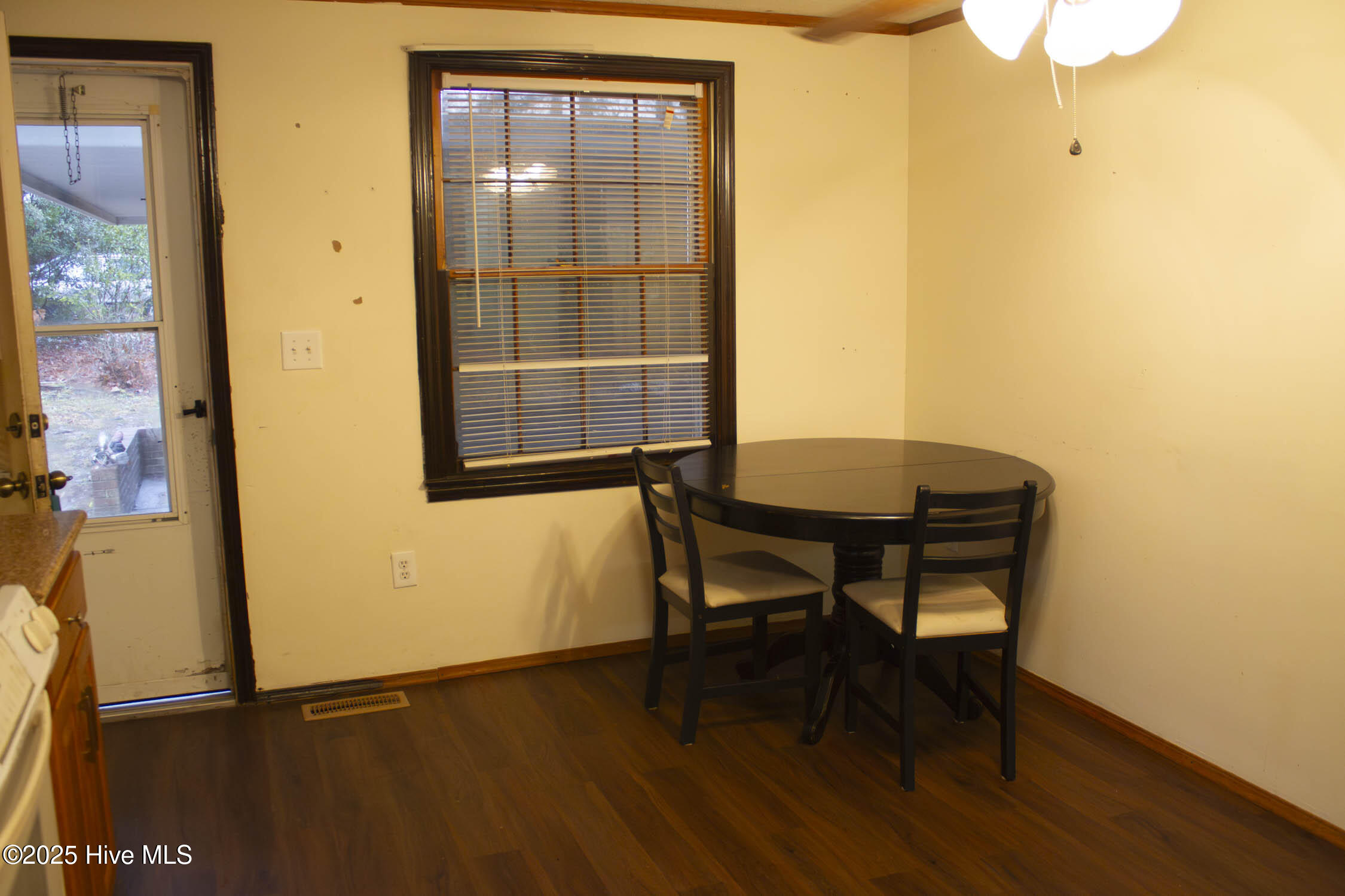 522 Perry Street Property Photo 3