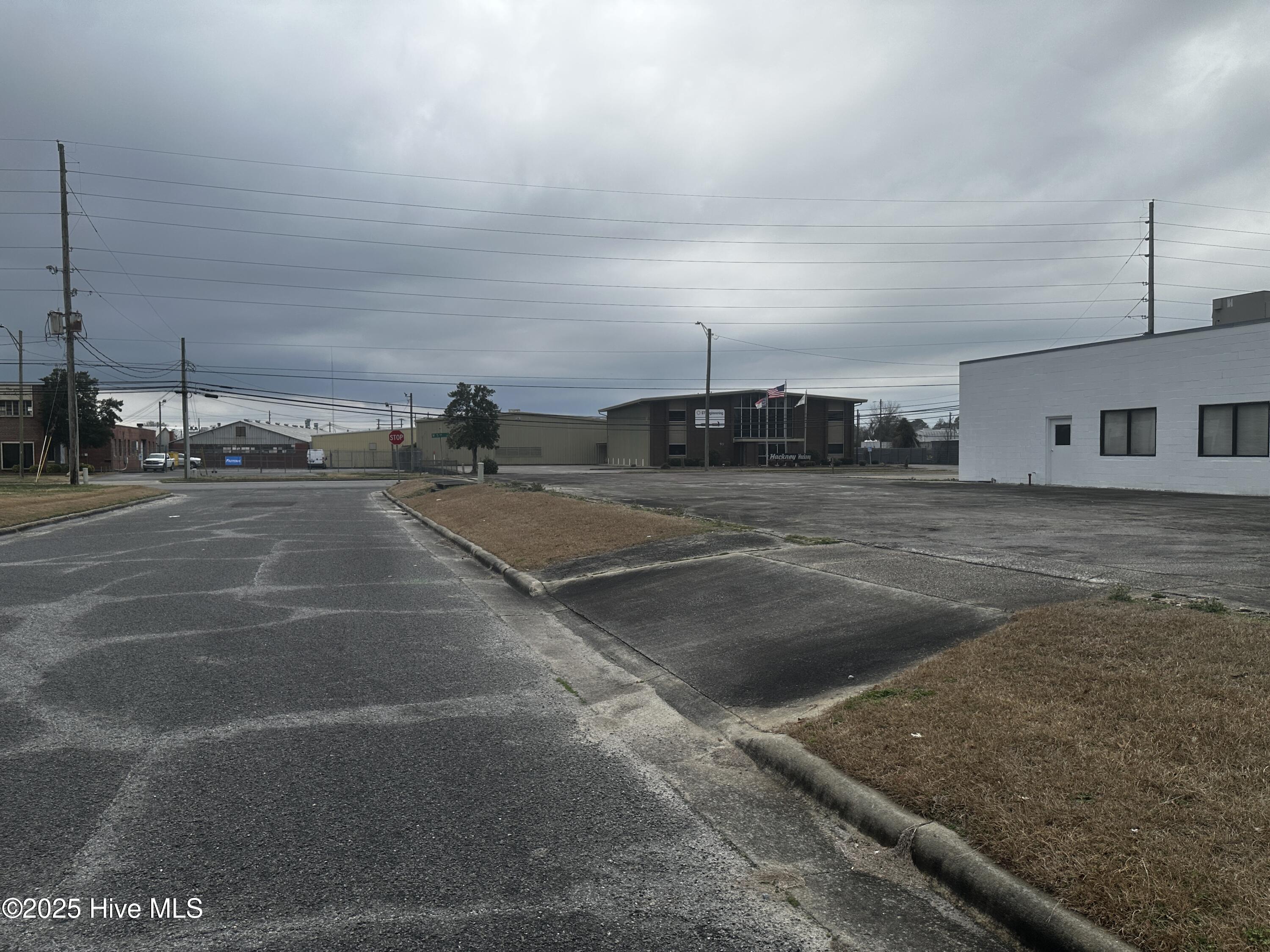 852 W 5th Street Property Photo