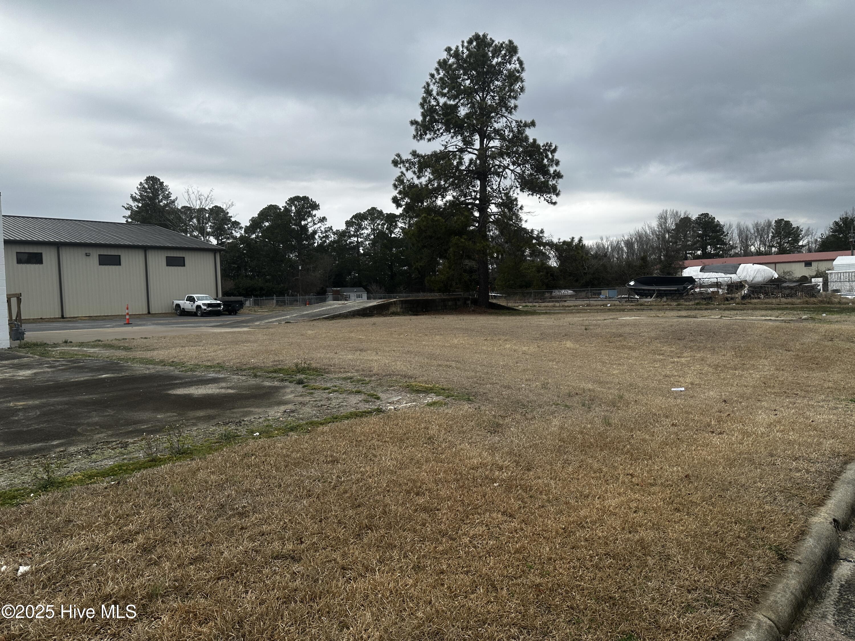 852 W 5th Street Property Photo 2