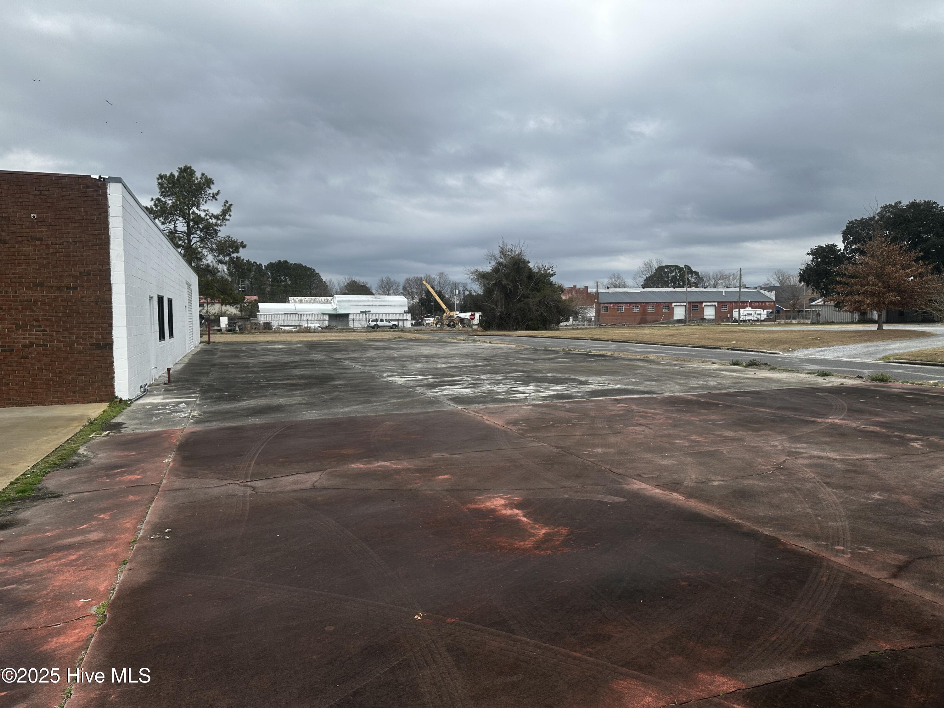 852 W 5th Street Property Photo 6