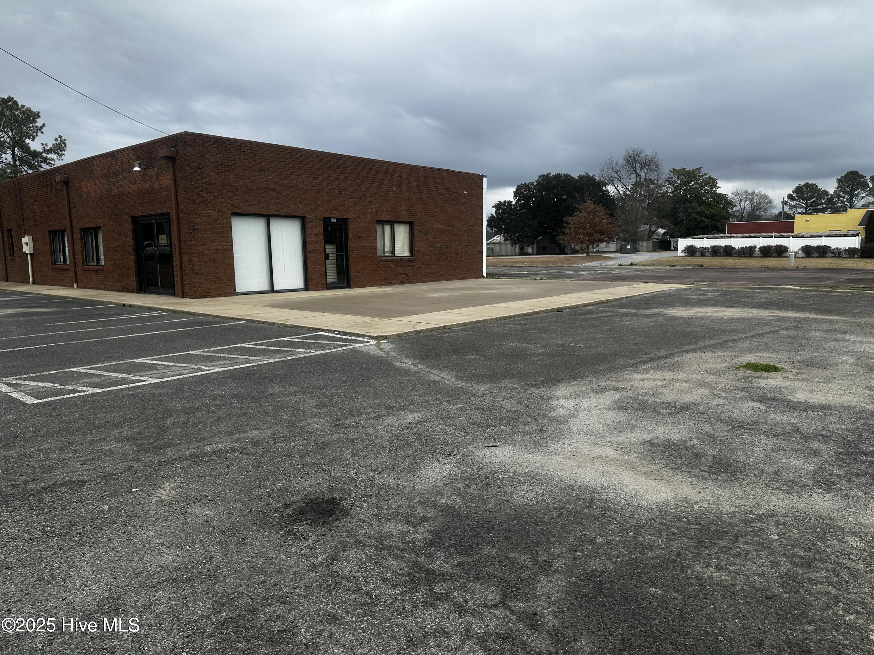 852 W 5th Street Property Photo 8