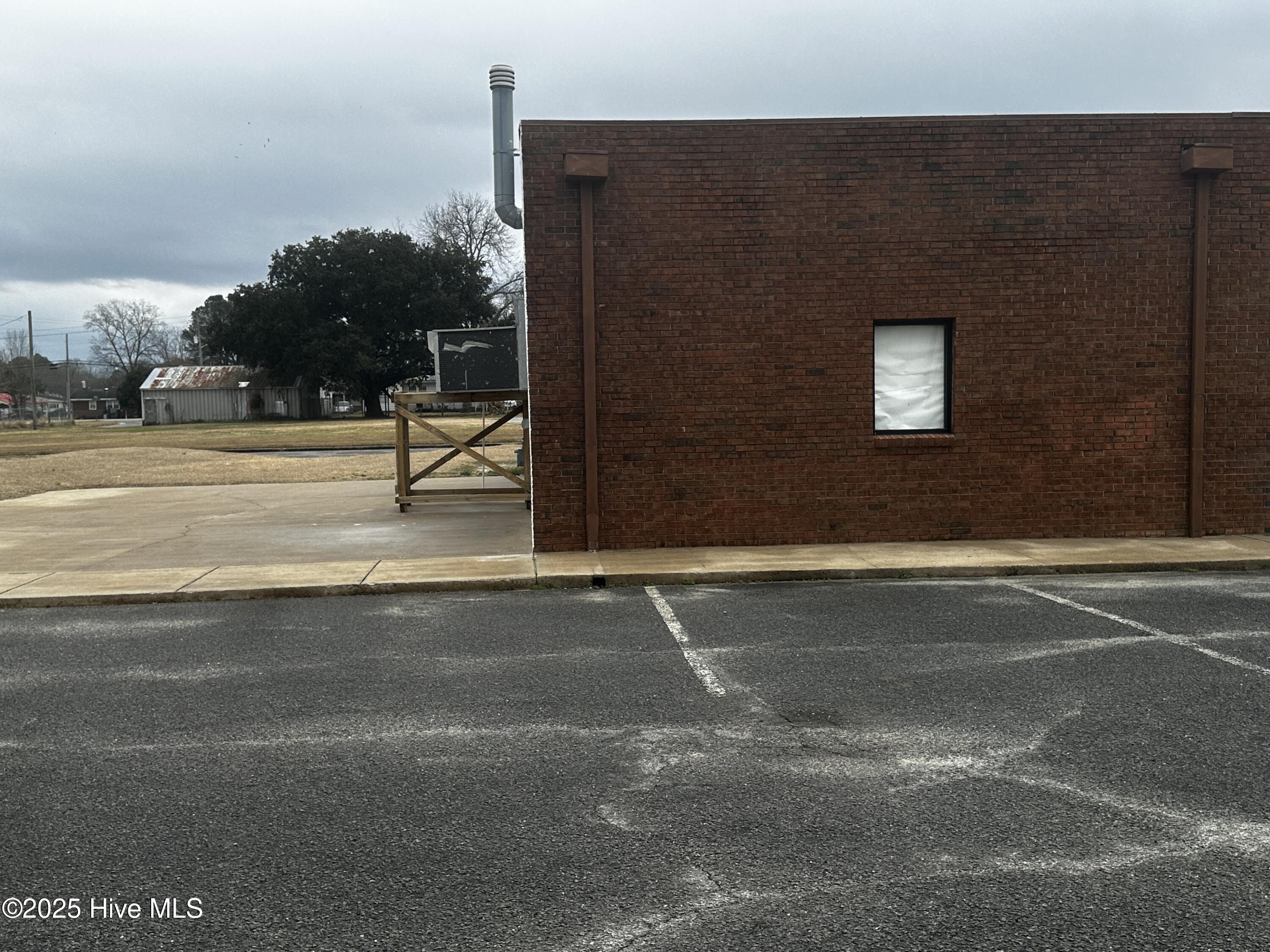 852 W 5th Street Property Photo 11