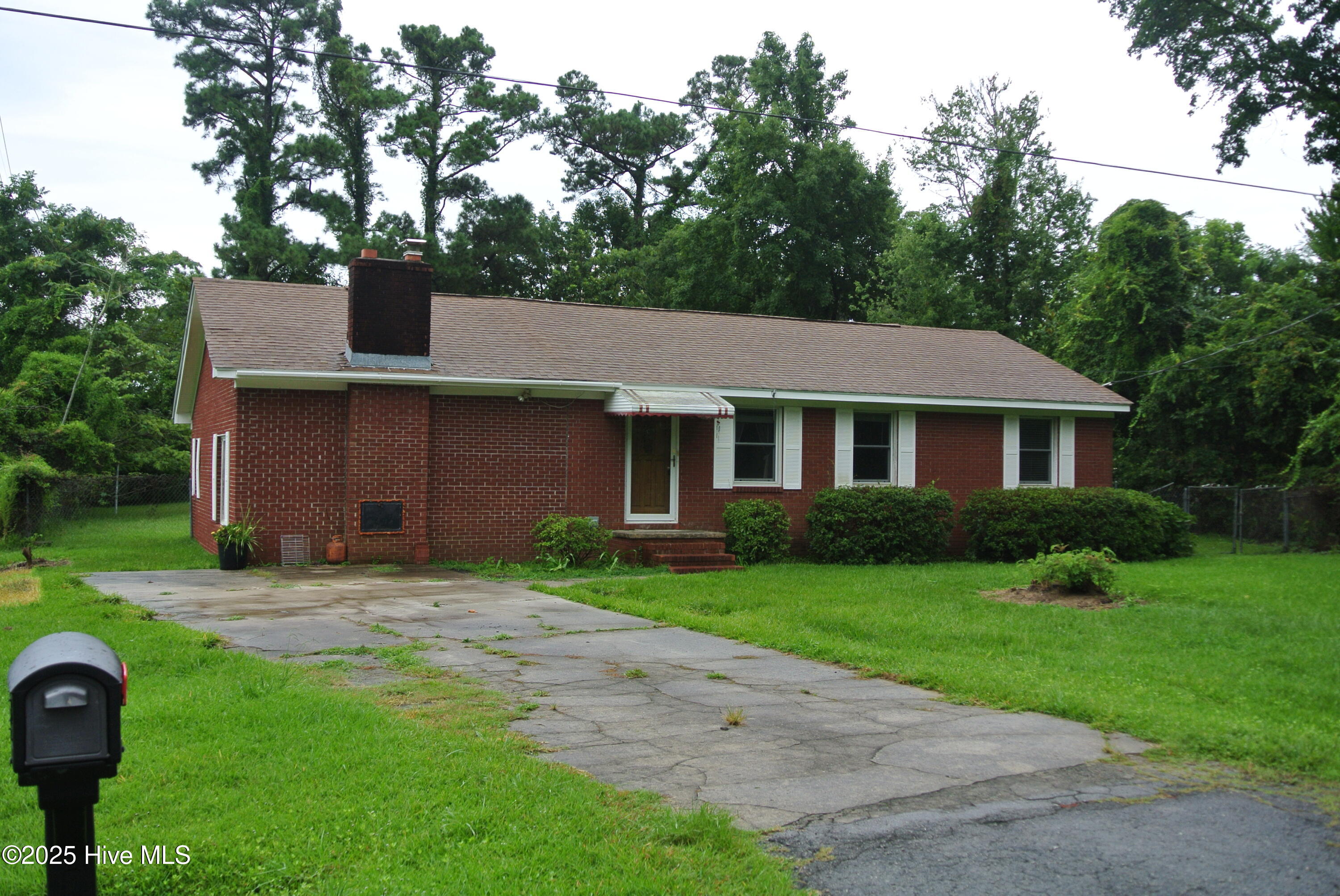 213 Russell Street Property Photo 1