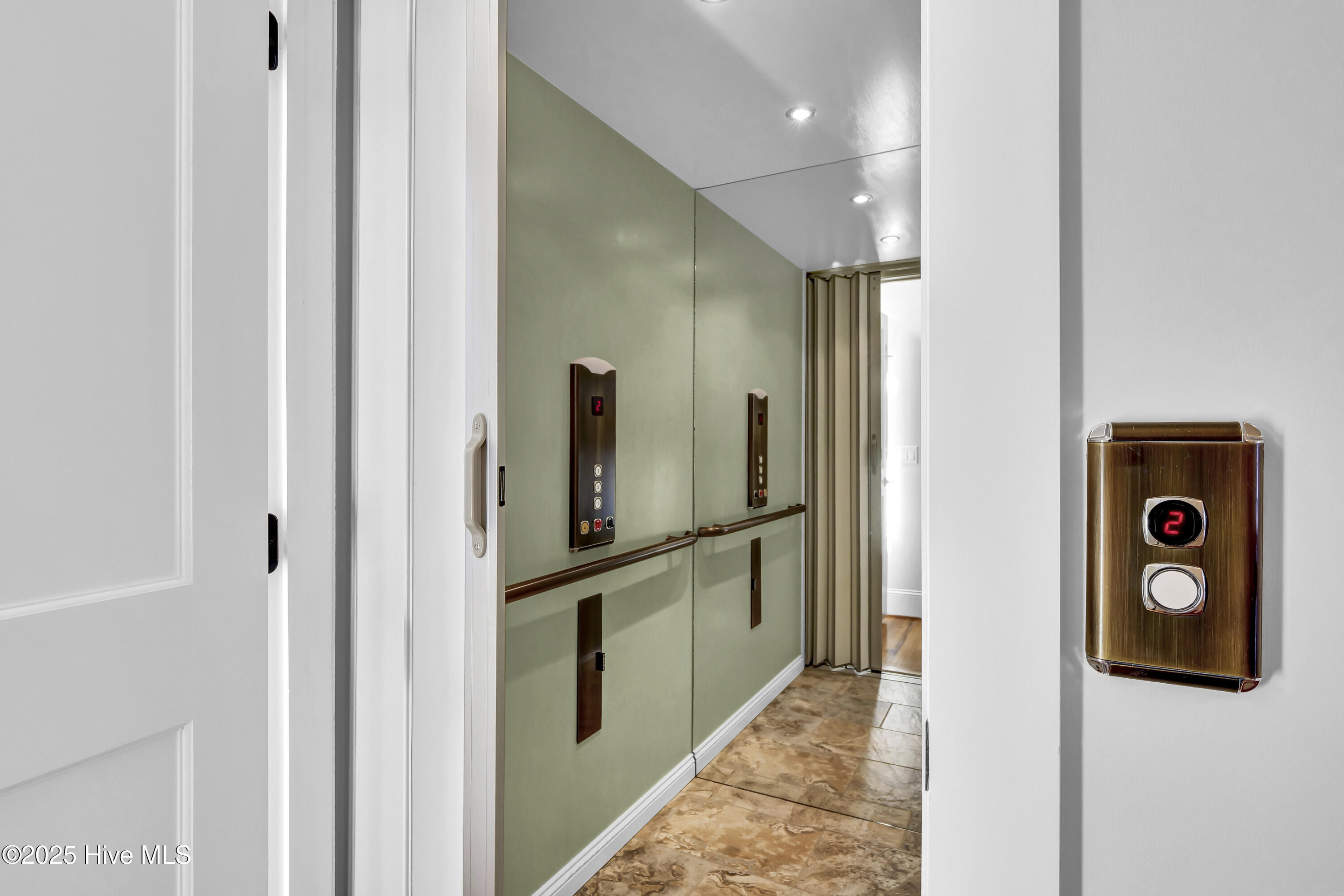 114 Leeward Court Property Photo 17