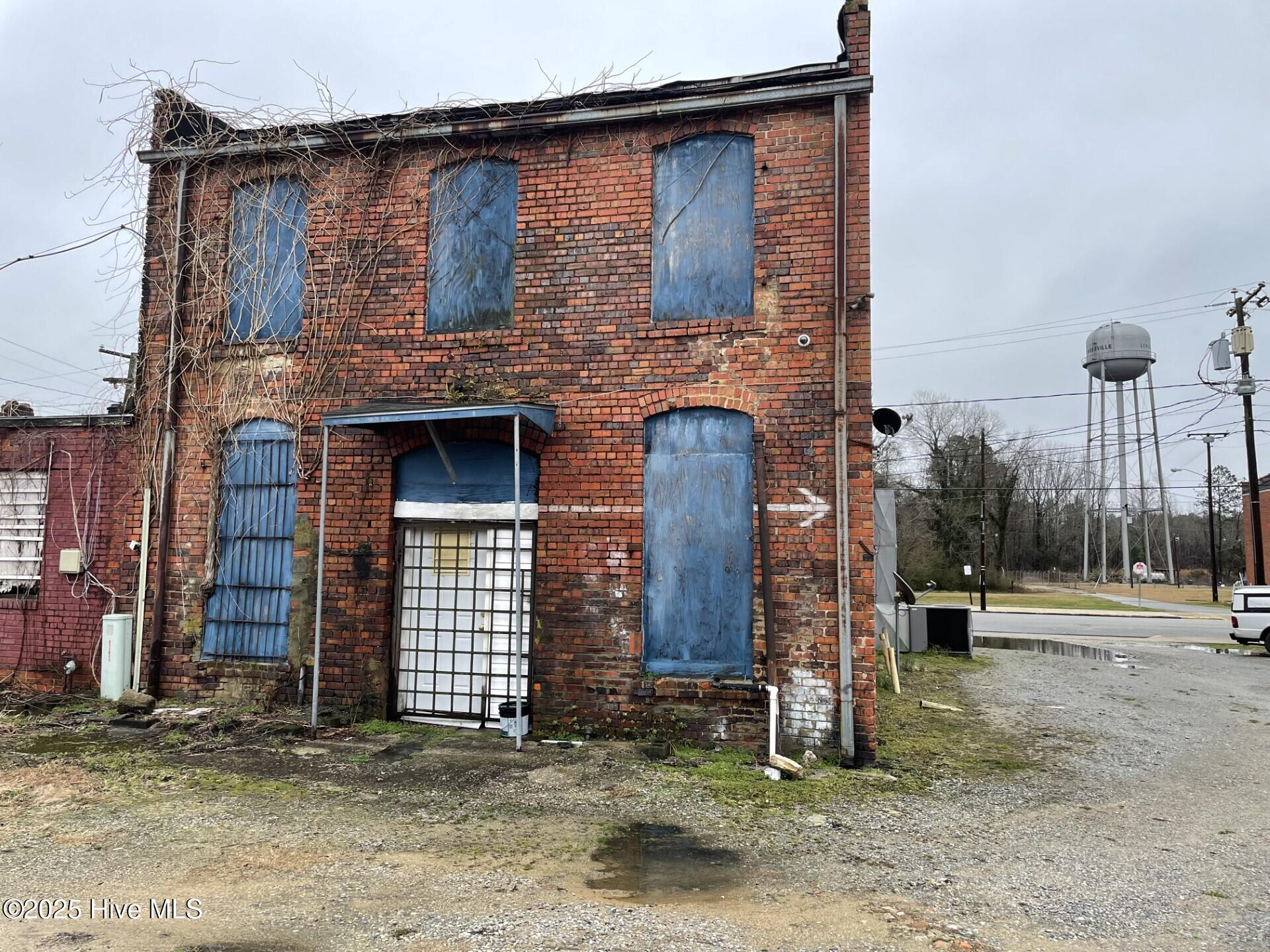 108 S Main Street Property Photo 14