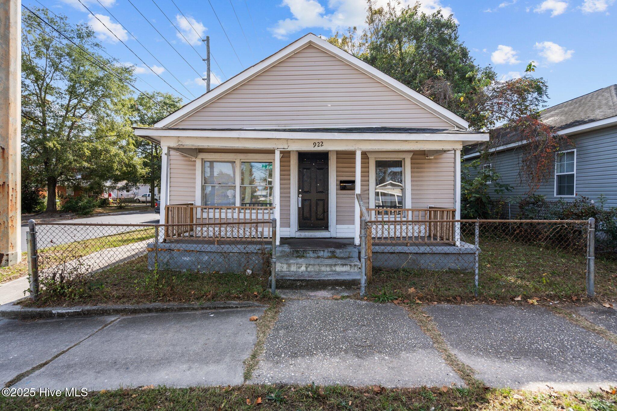 922 Dock Street Property Photo 1
