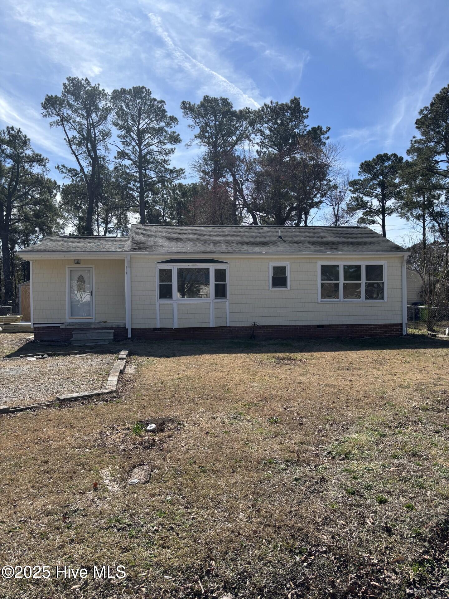 127 Beaufort Dr Drive Property Photo 1