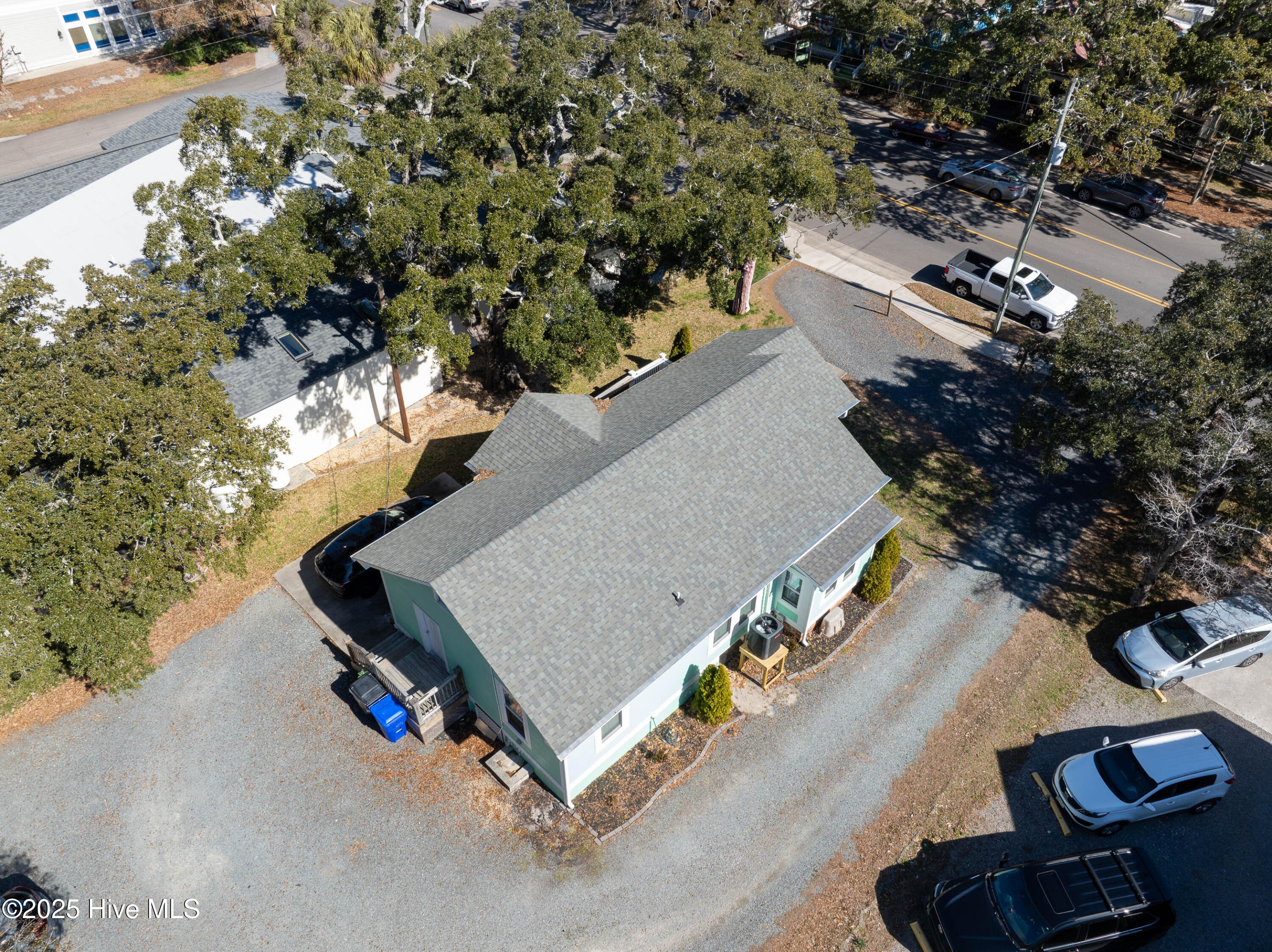 611 N Howe Street Property Photo 25