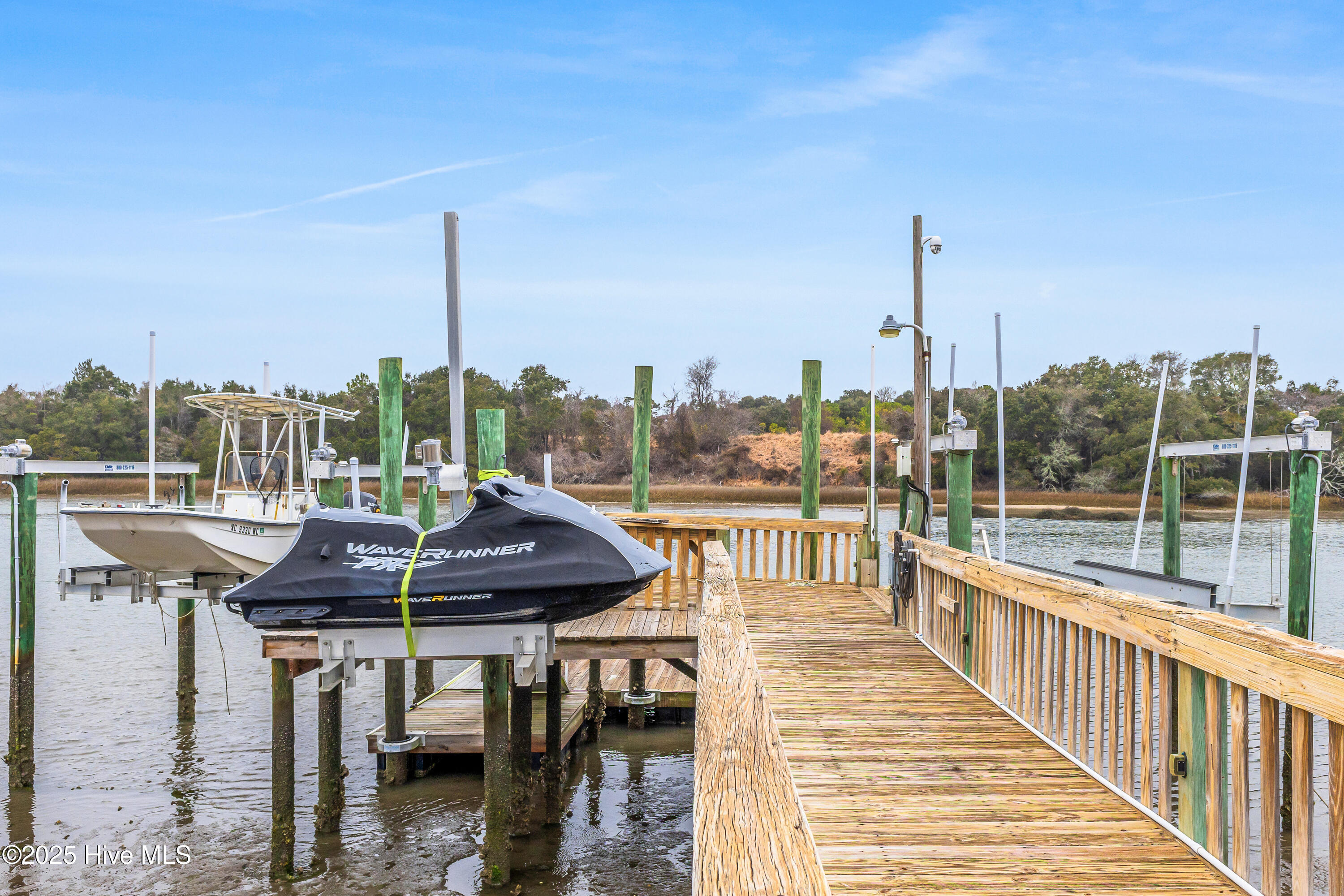 1402 W Yacht Drive Property Photo 2