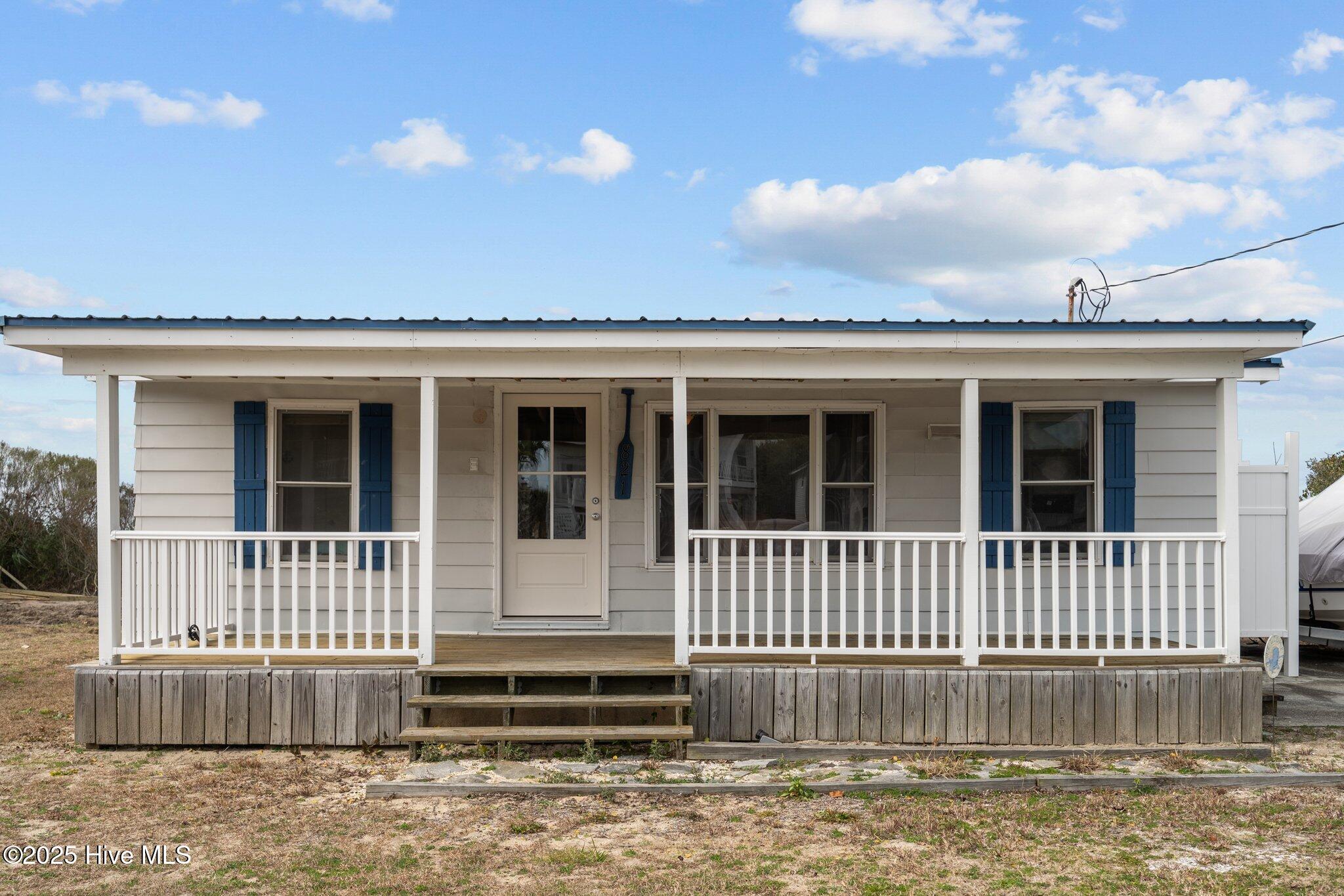821 S Topsail Drive Property Photo 1