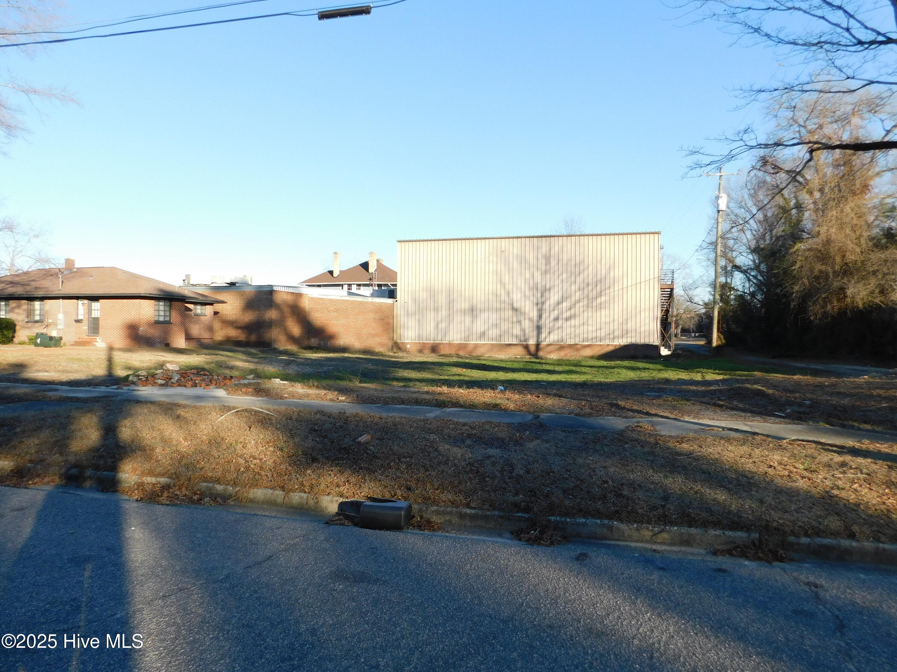 308 Everett Street Property Photo 1