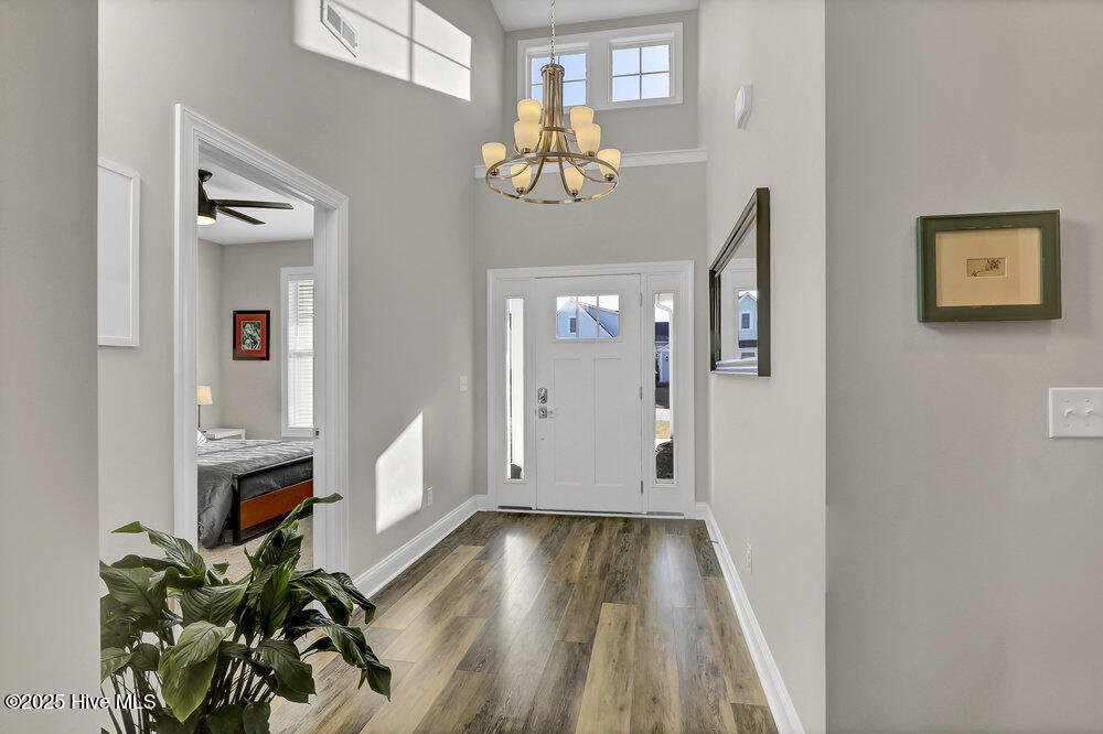 124 N Lamplighters Walk Property Photo 4