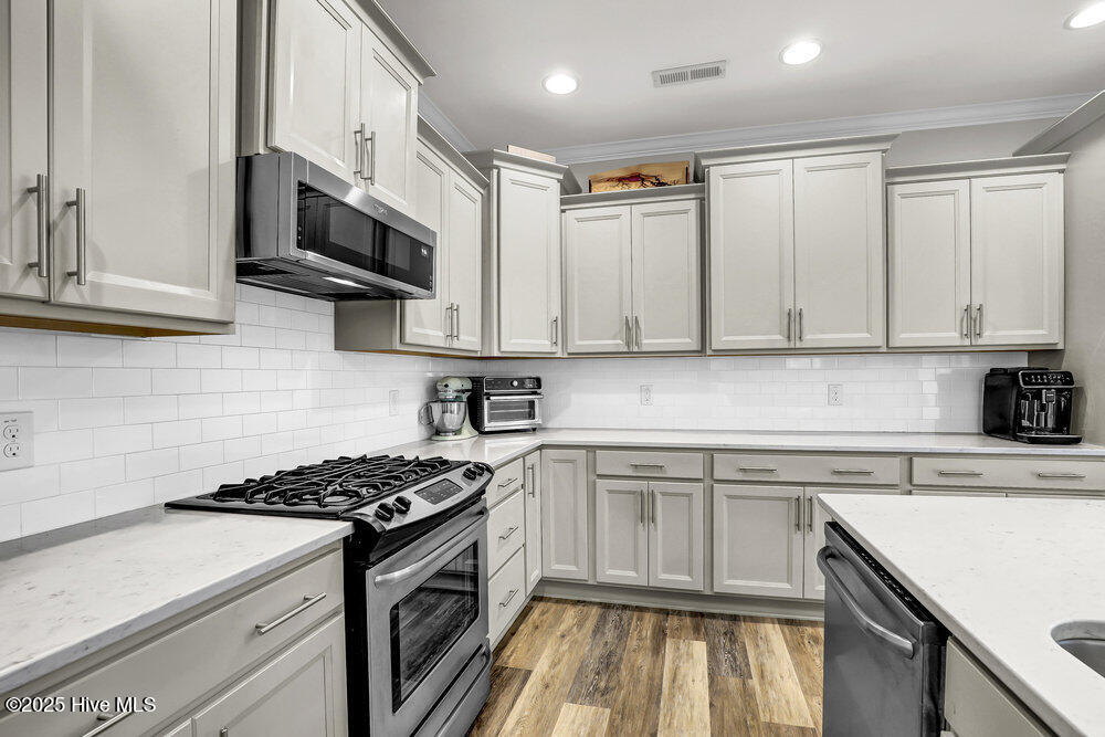124 N Lamplighters Walk Property Photo 11