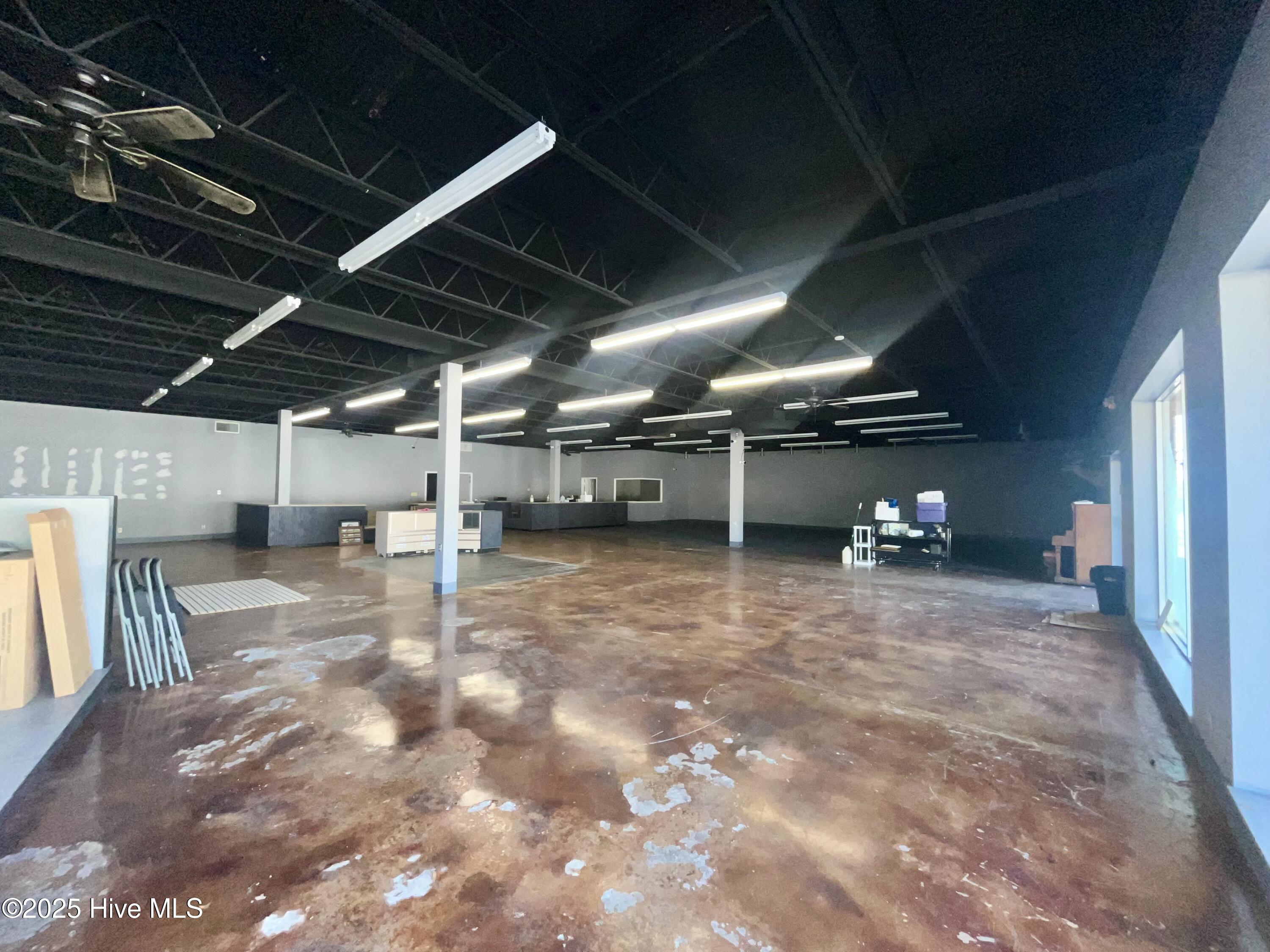 646 E Broad Avenue Property Photo 7