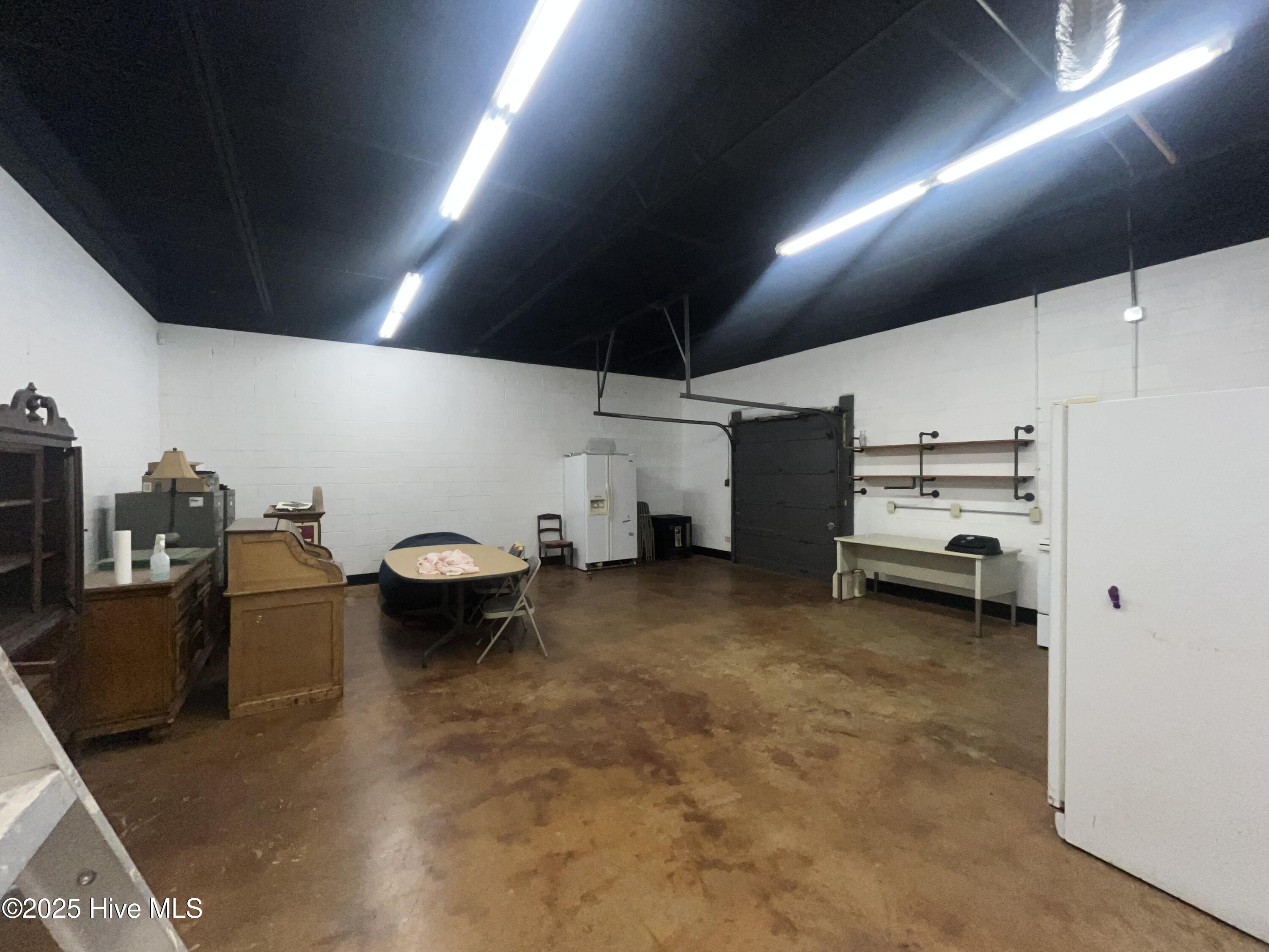 646 E Broad Avenue Property Photo 14