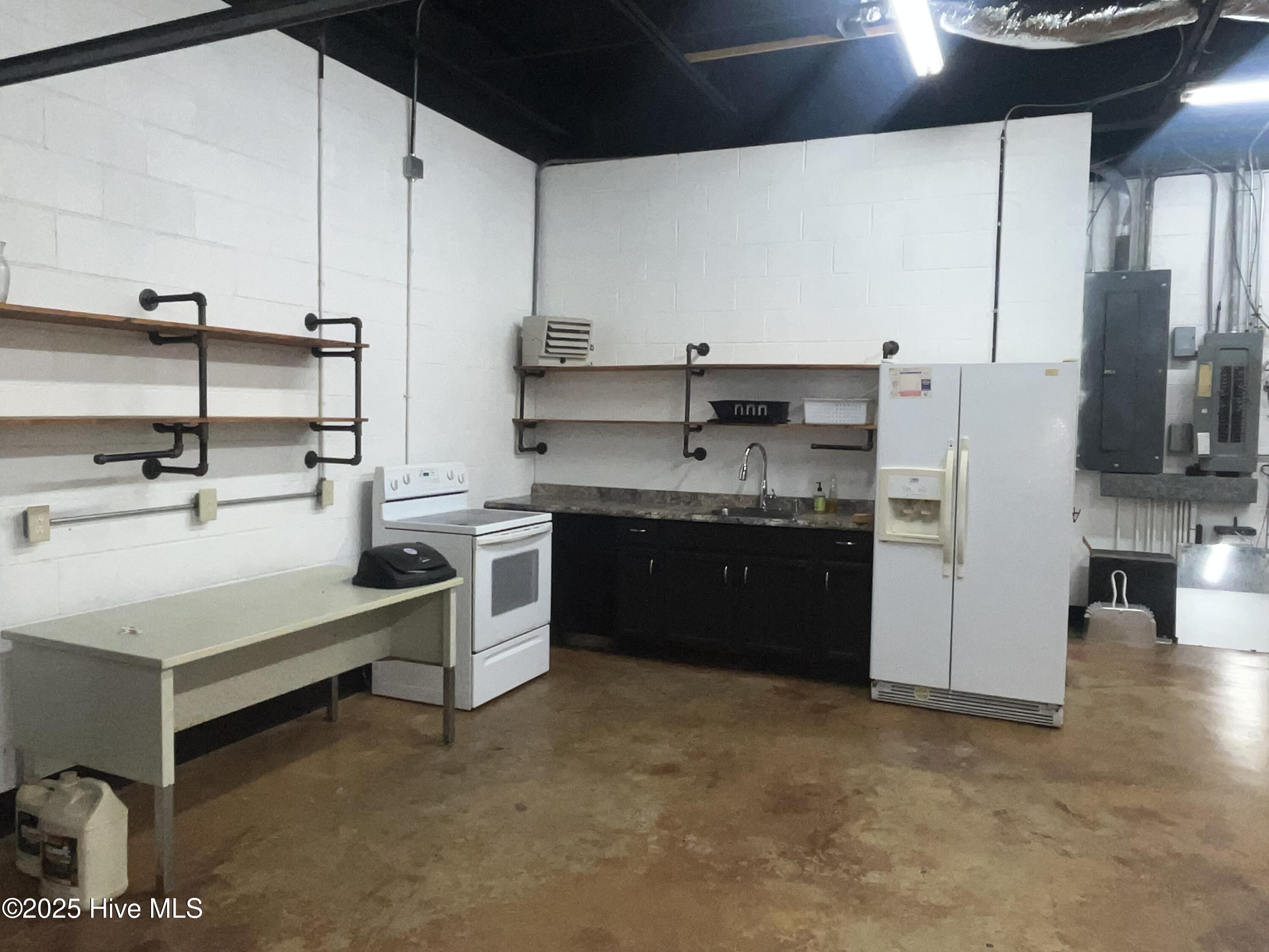 646 E Broad Avenue Property Photo 15