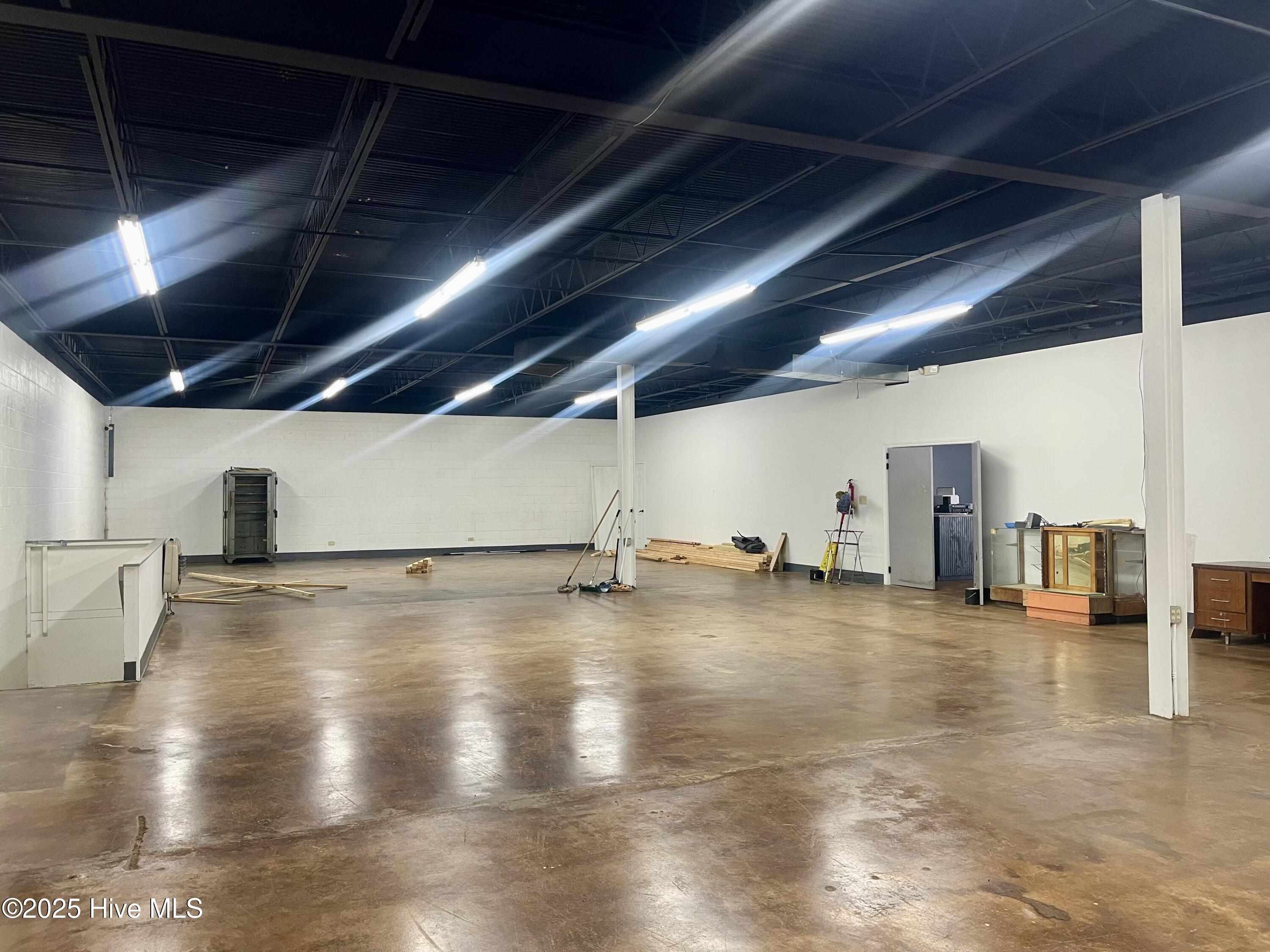 646 E Broad Avenue Property Photo 17