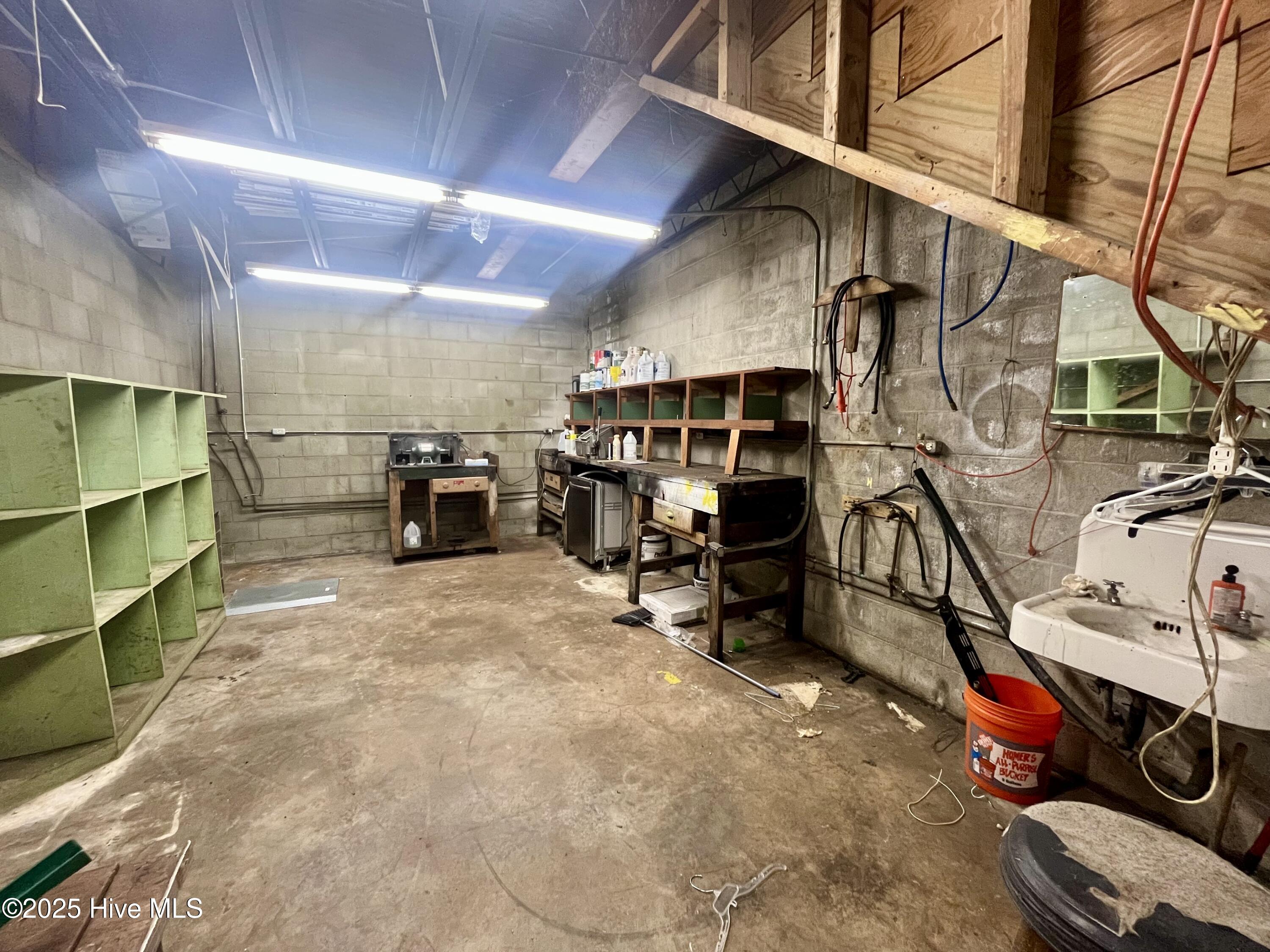 646 E Broad Avenue Property Photo 19