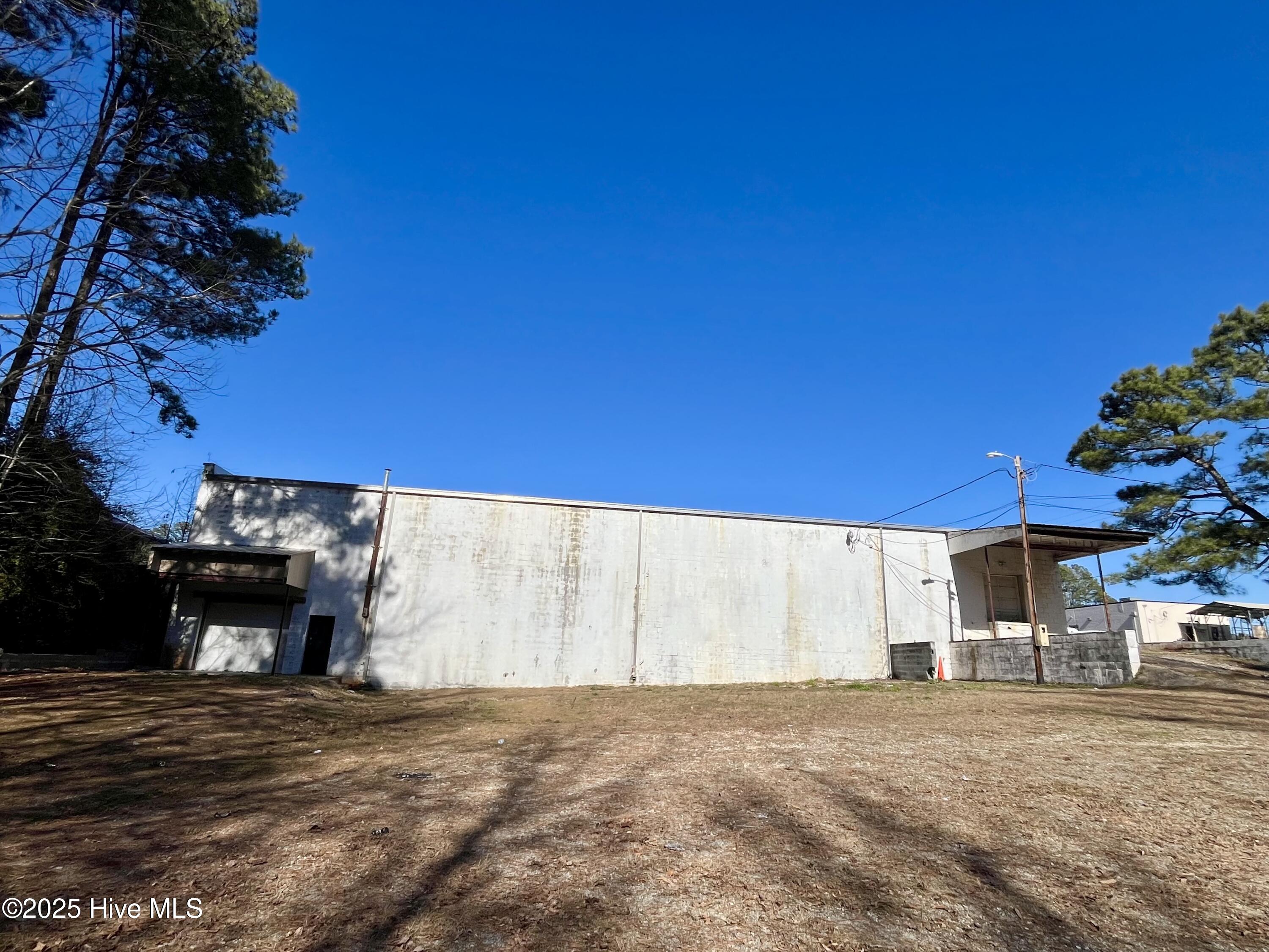 646 E Broad Avenue Property Photo 22