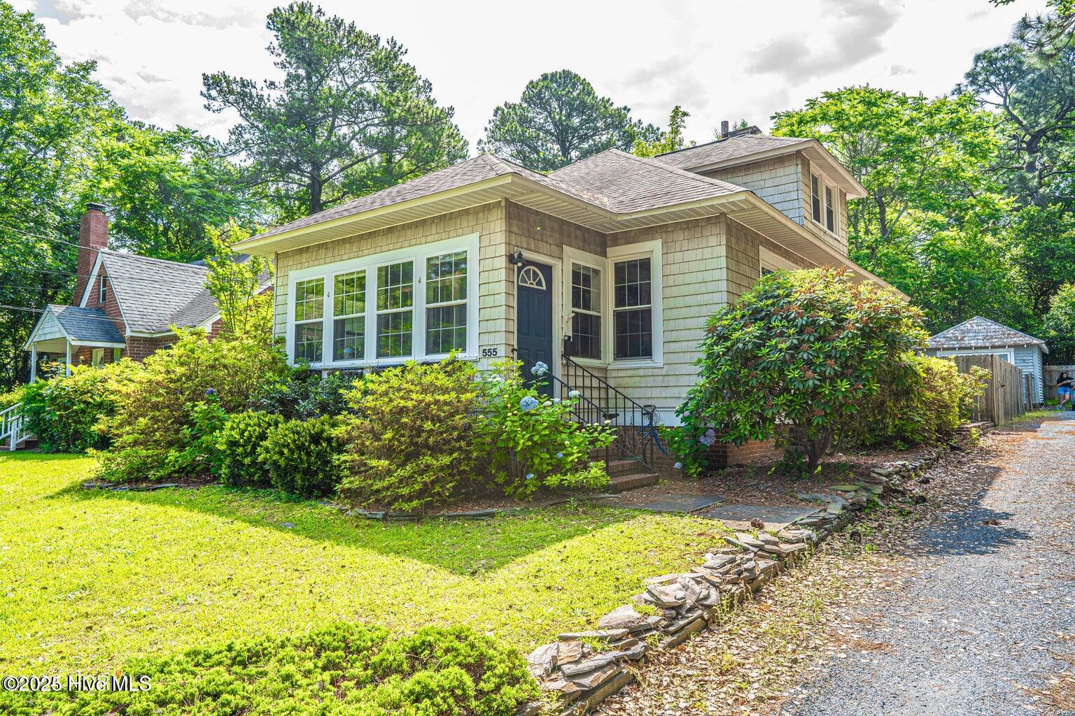 555 N May Street Property Photo