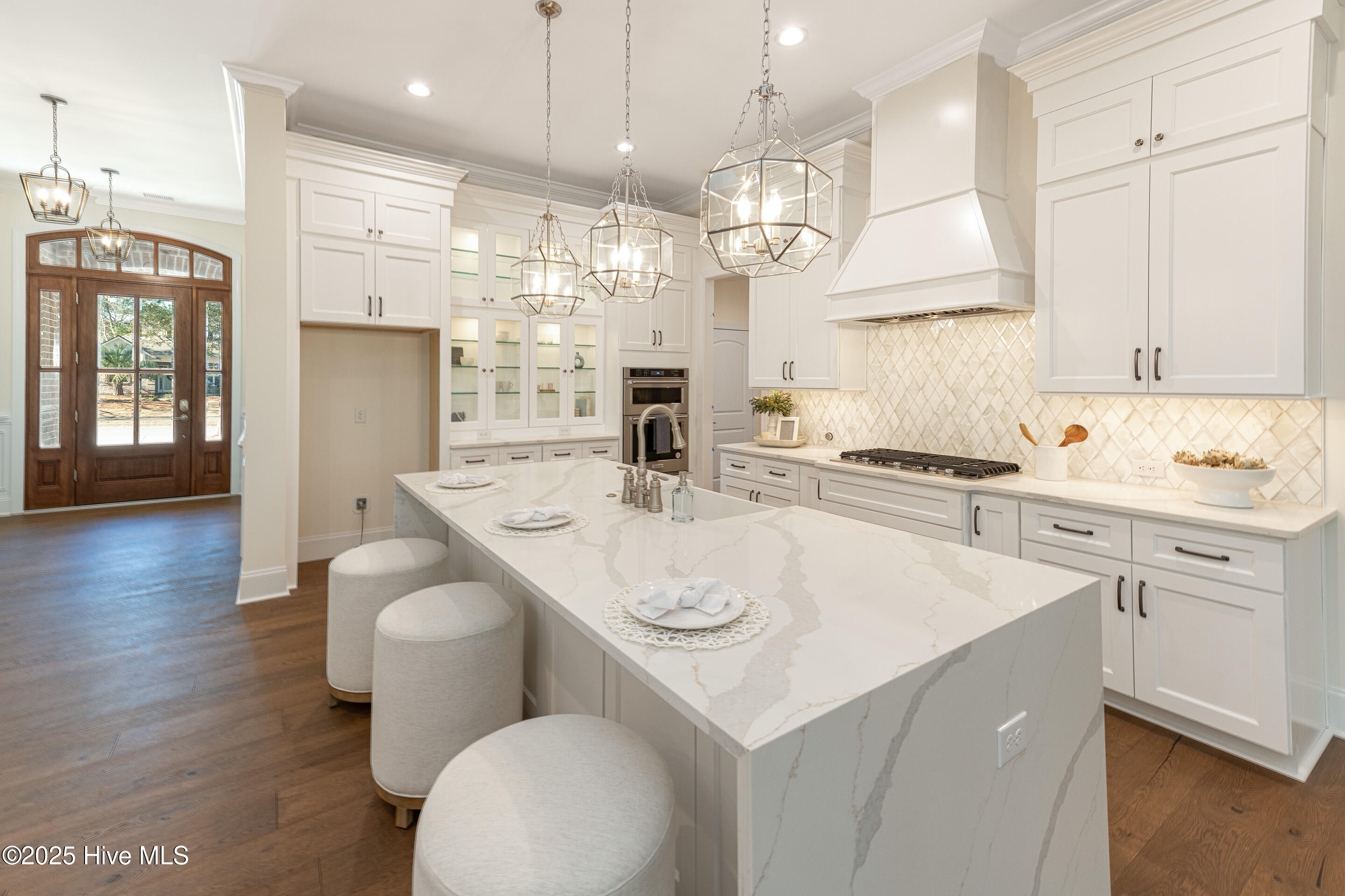 6657 Annesbrook Place Property Photo 4