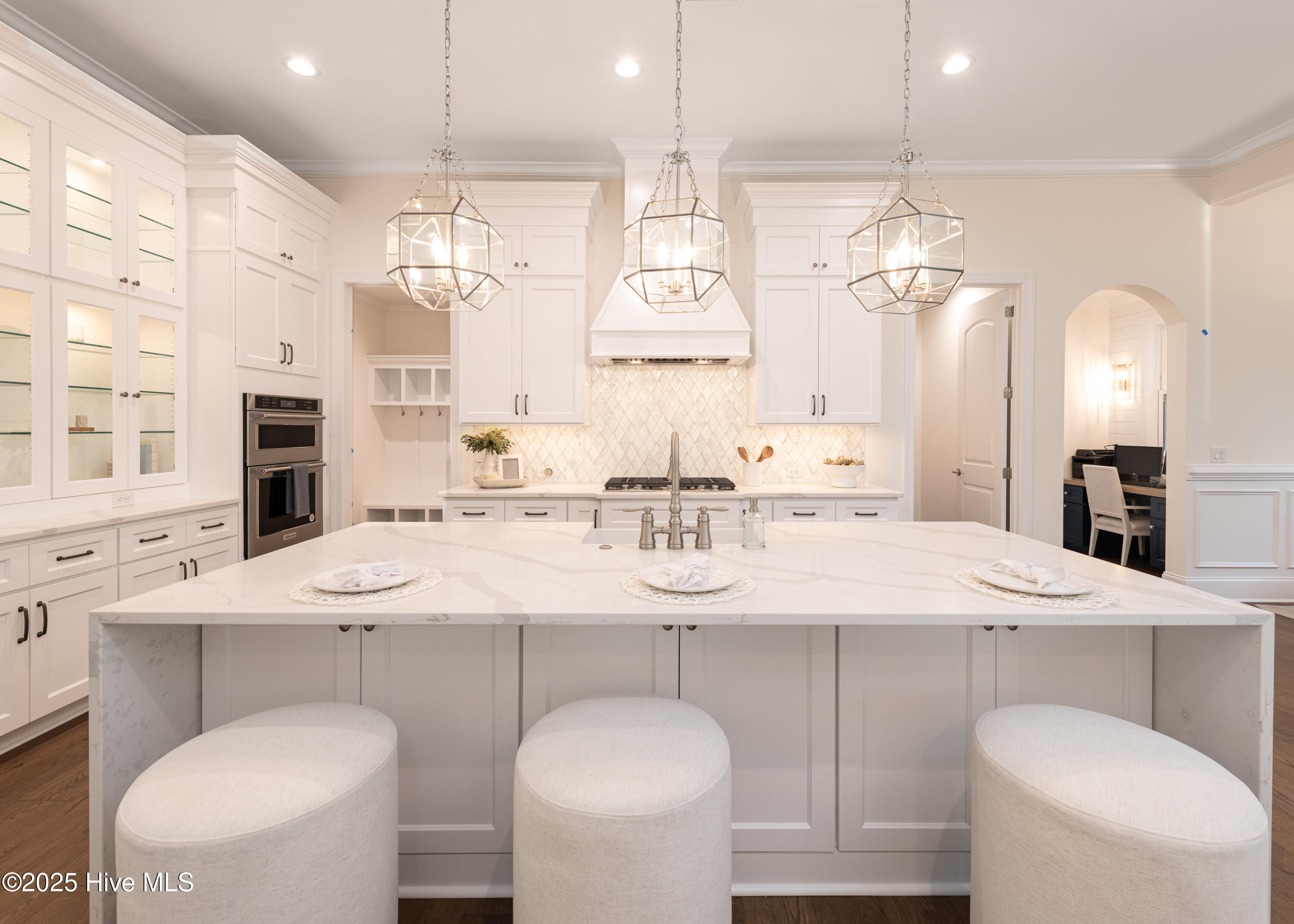 6657 Annesbrook Place Property Photo 5