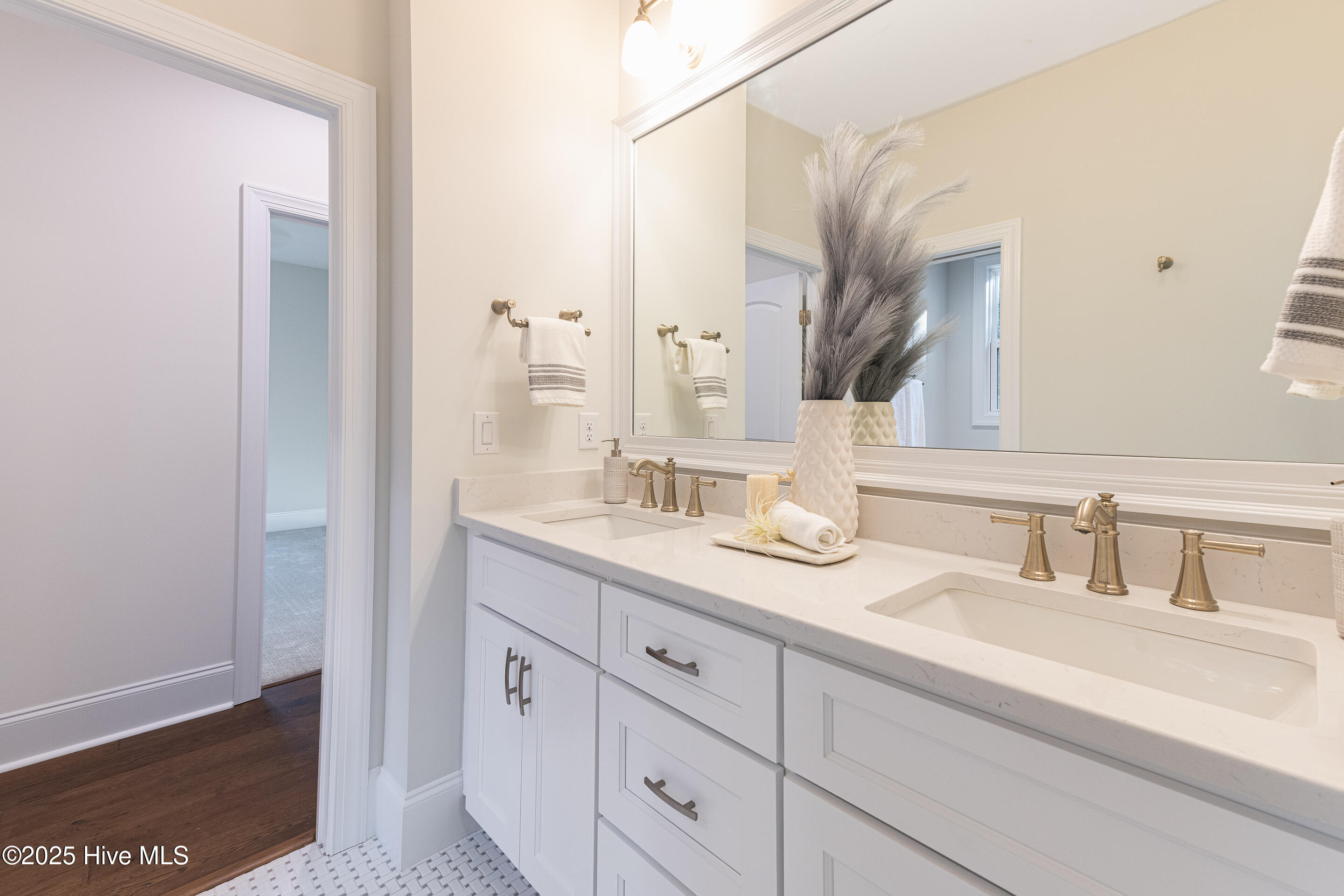 6657 Annesbrook Place Property Photo 20