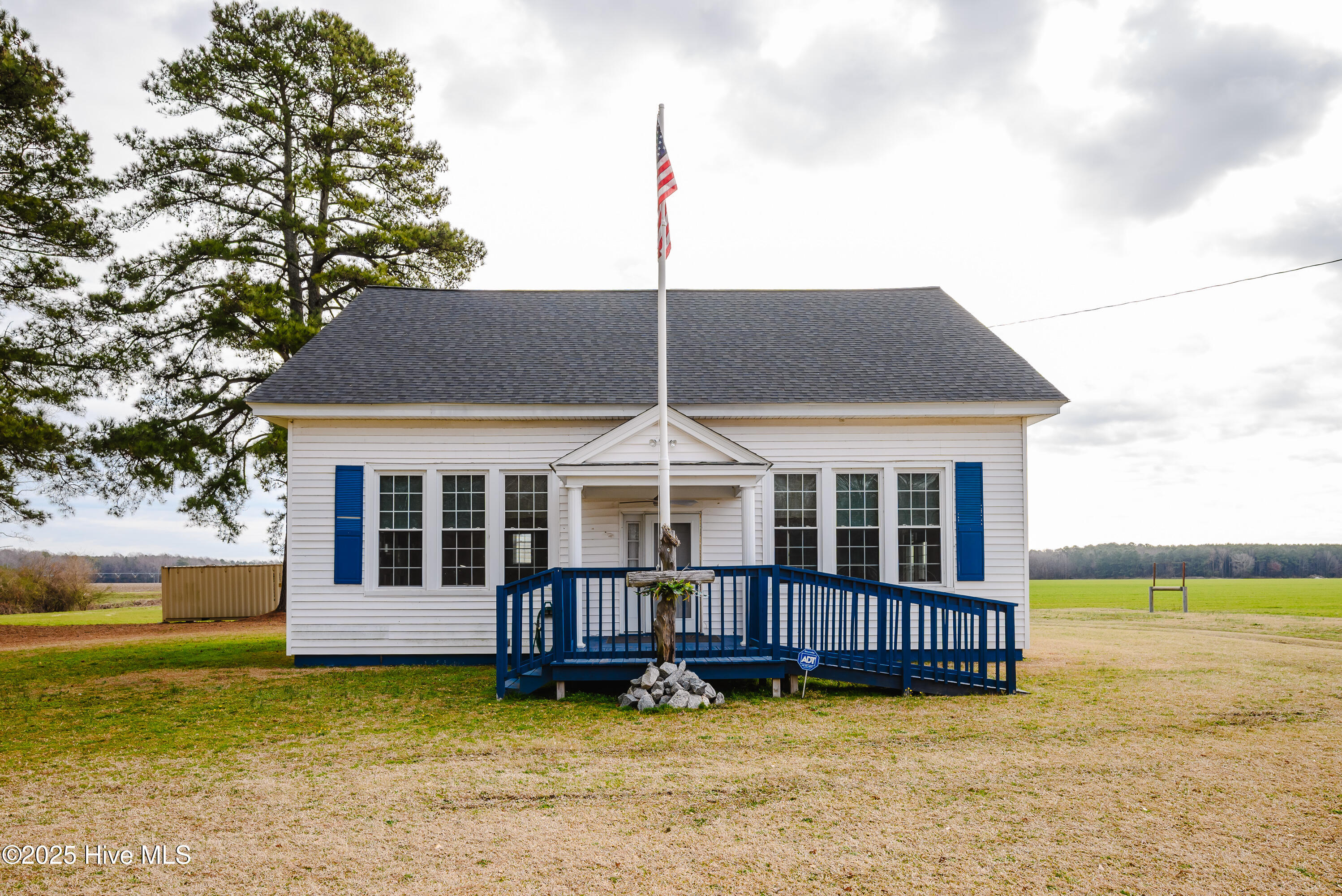 2862 Virginia Road Property Photo 1