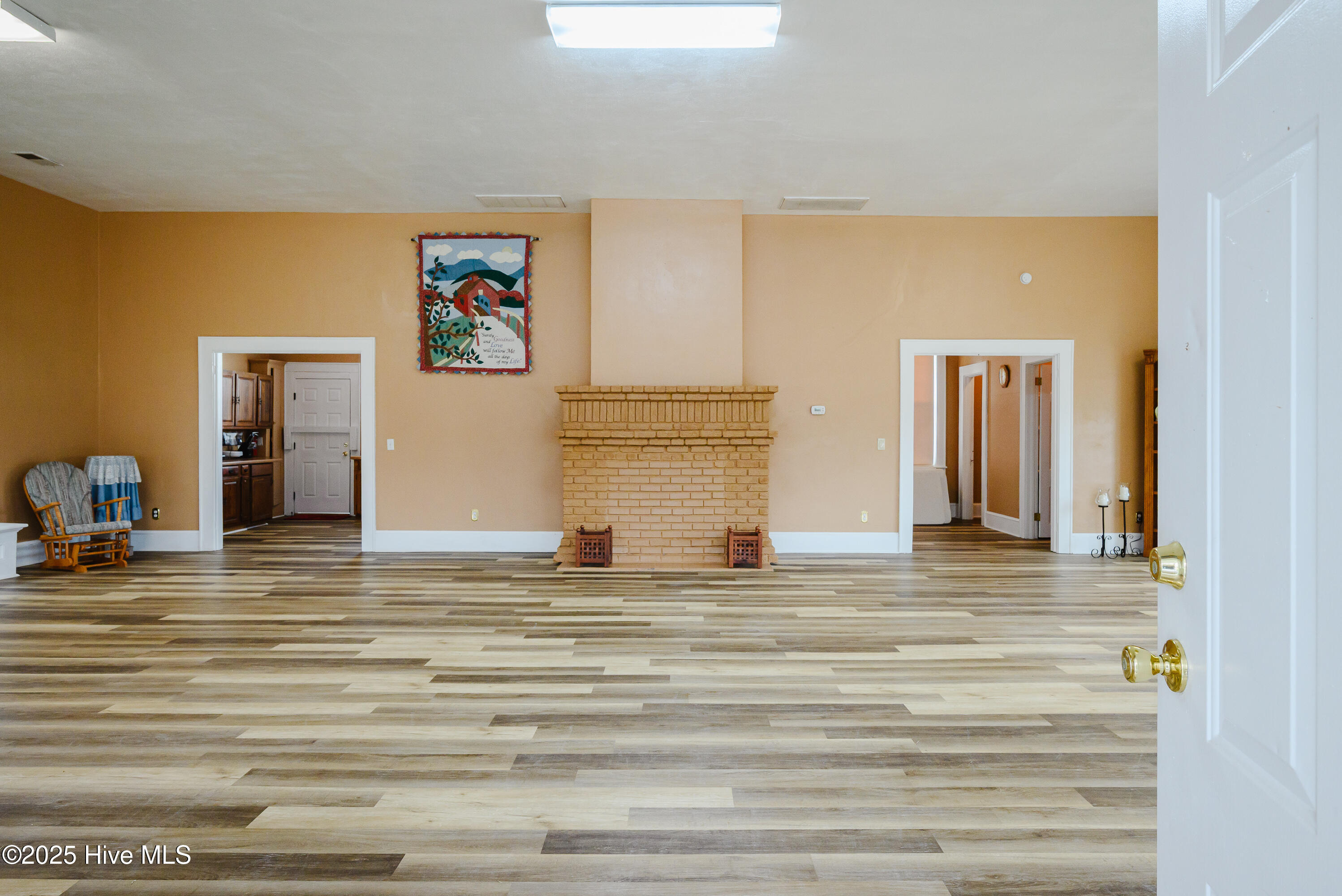 2862 Virginia Road Property Photo 4