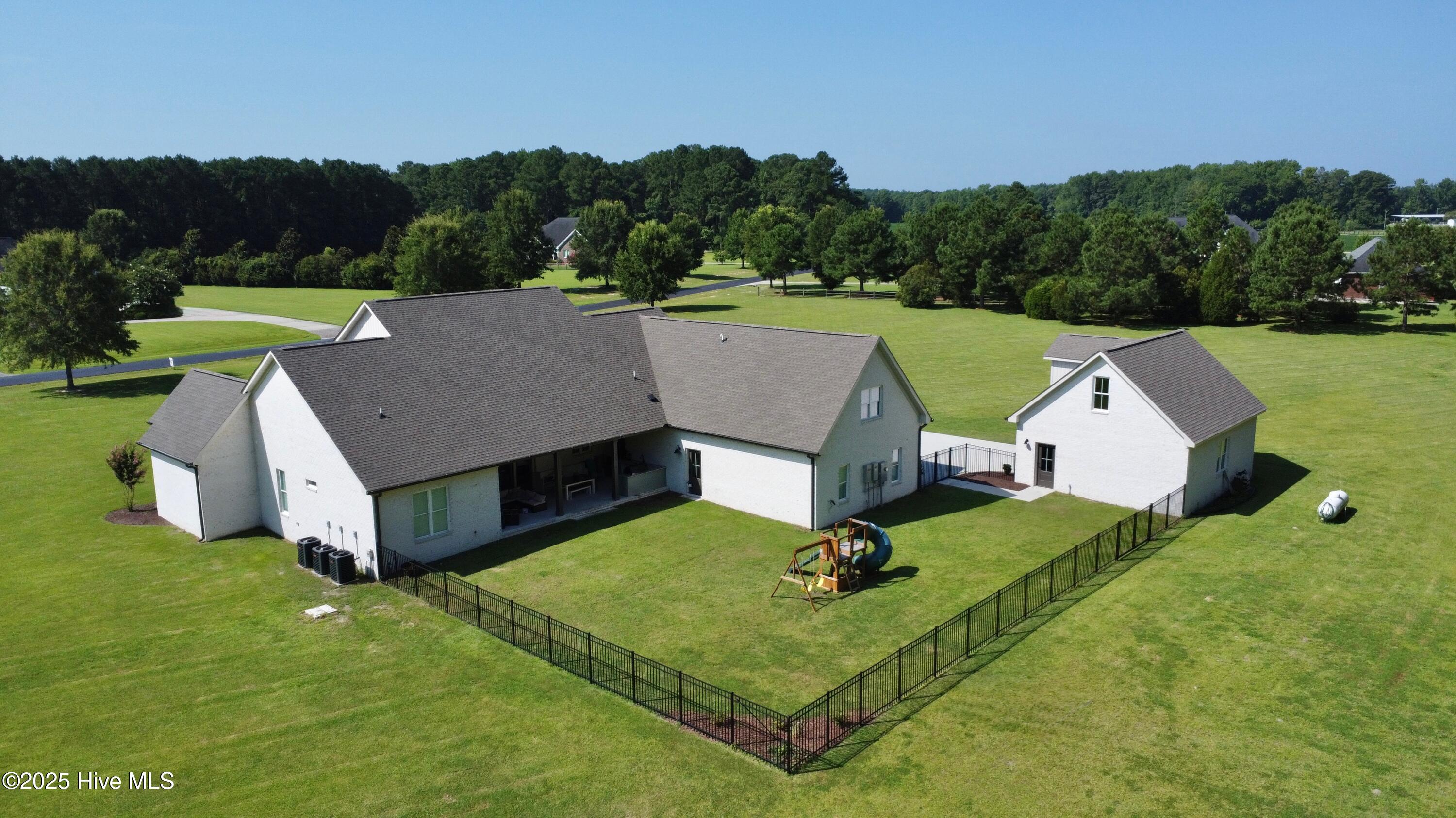 130 Southwind Drive Property Photo 4