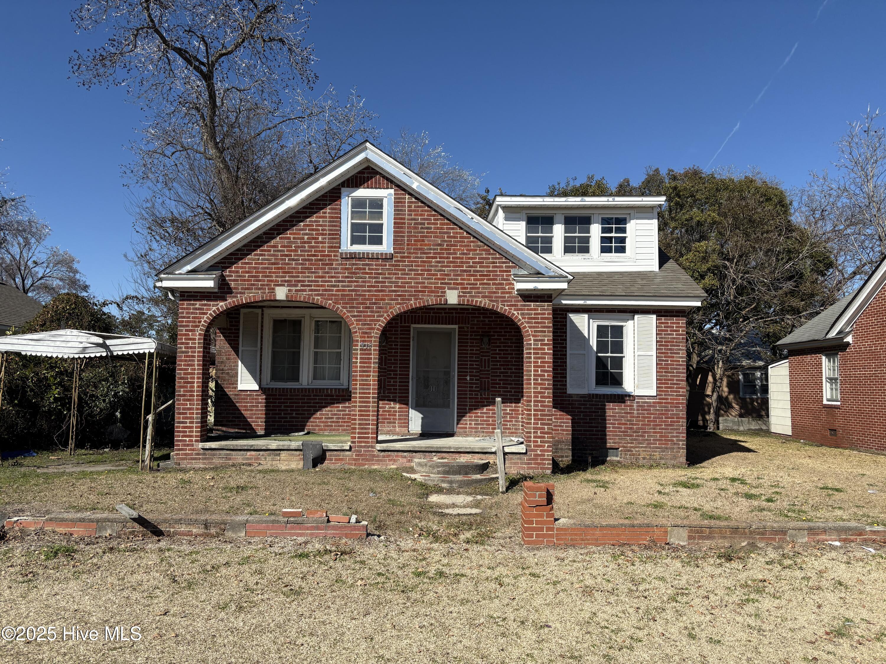 918 Elm Street Property Photo 1