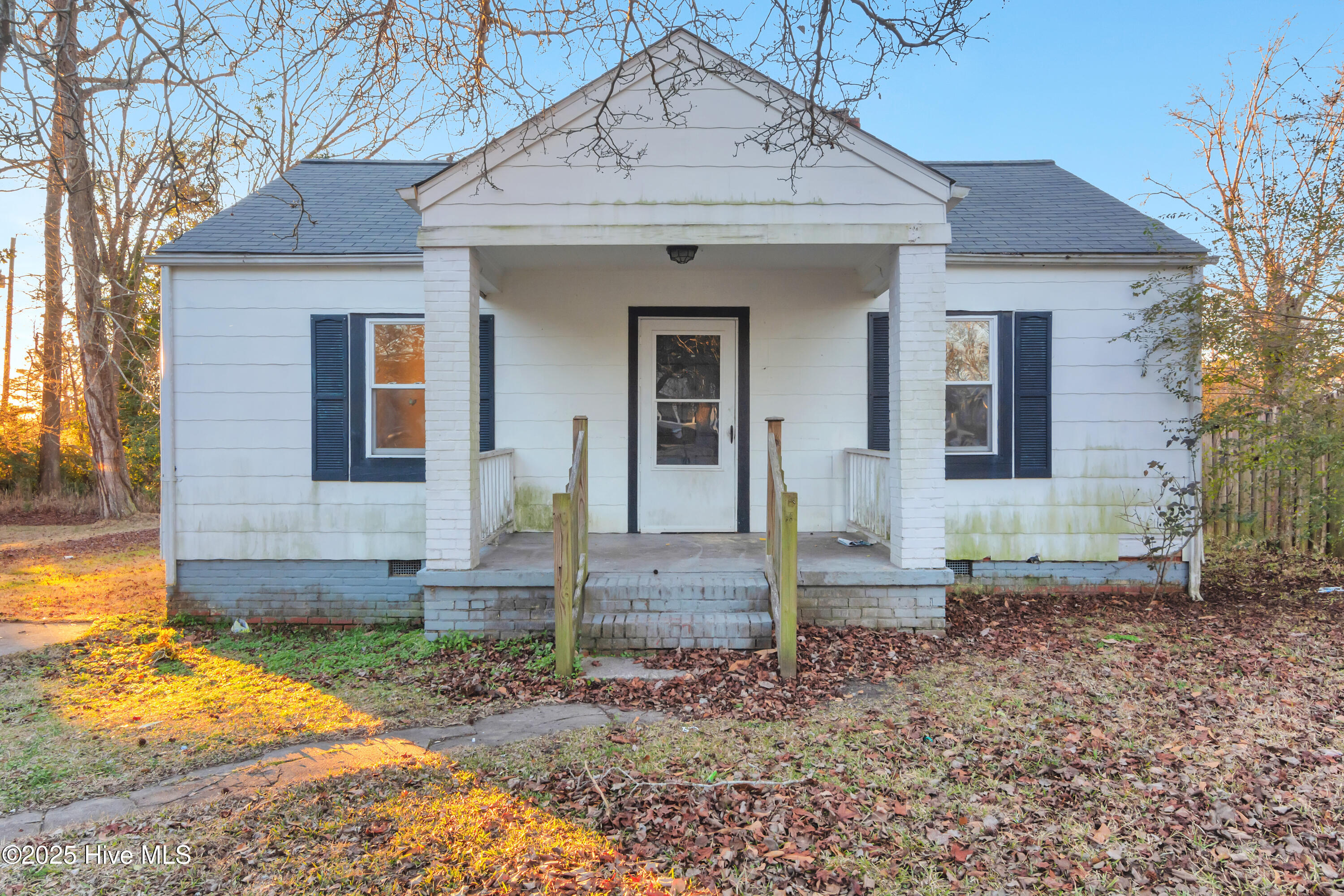 412 Sherwood Road Property Photo