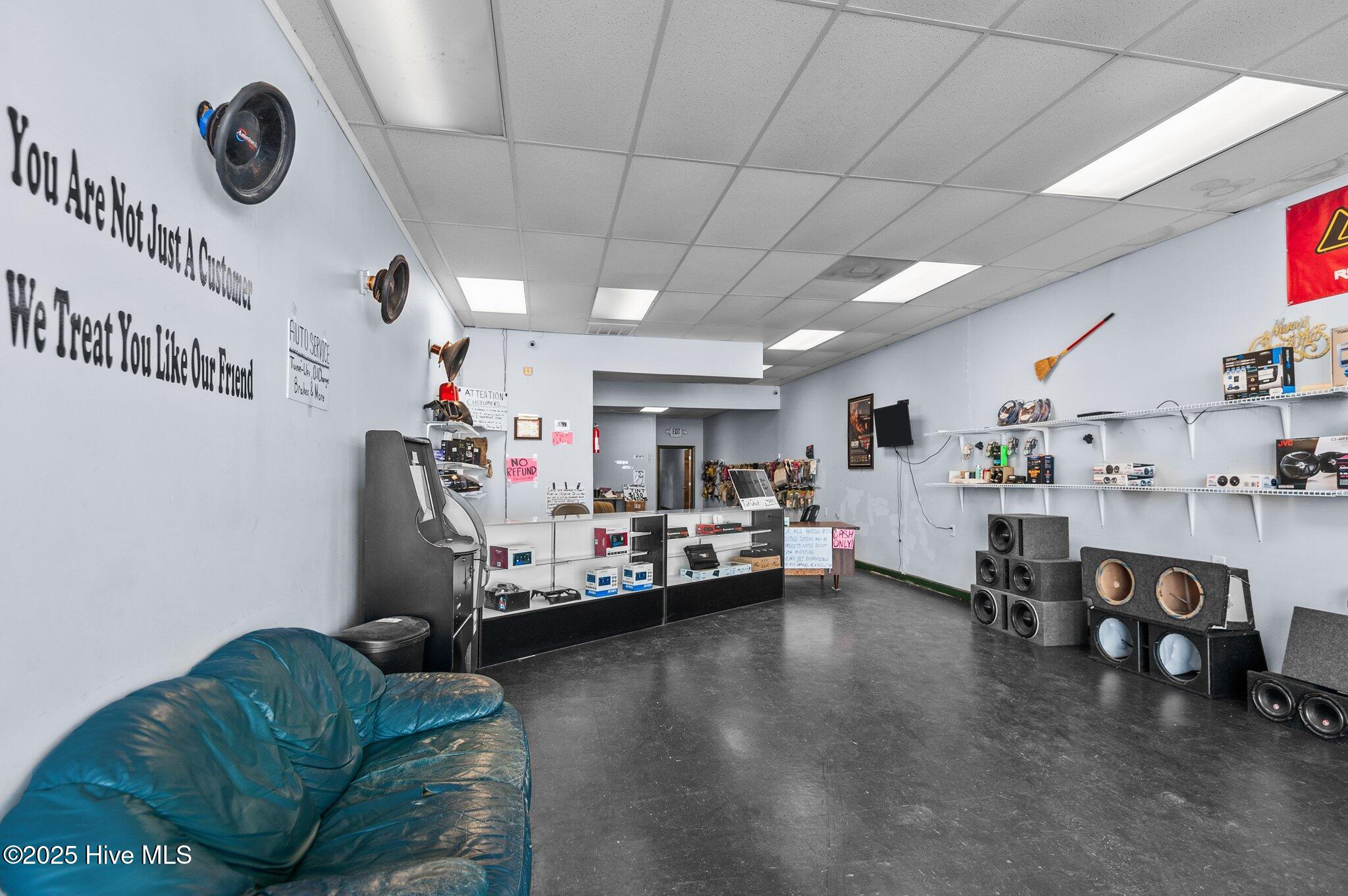 2227 S Memorial Drive Property Photo 4