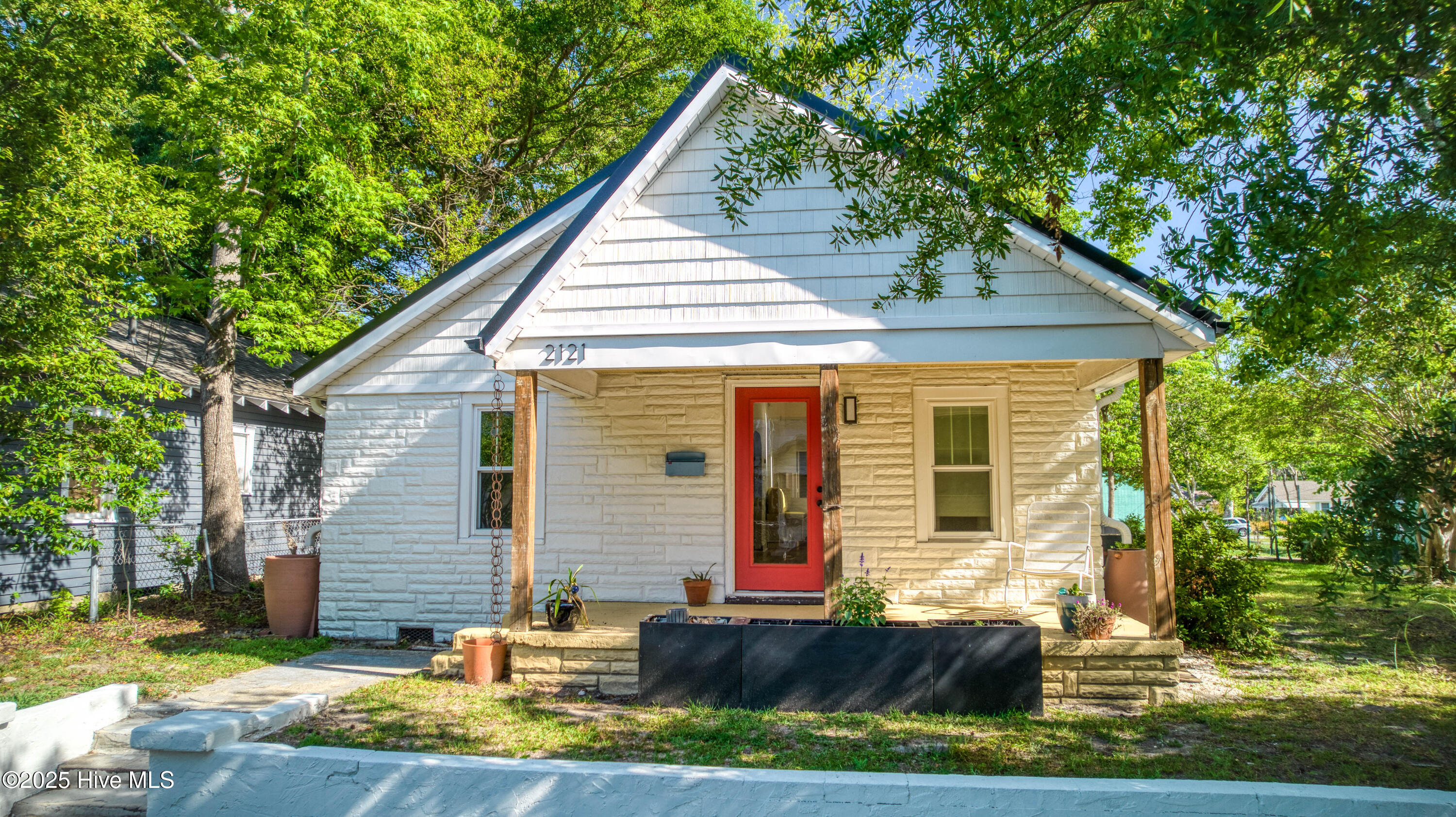 2121 Gibson Avenue Property Photo