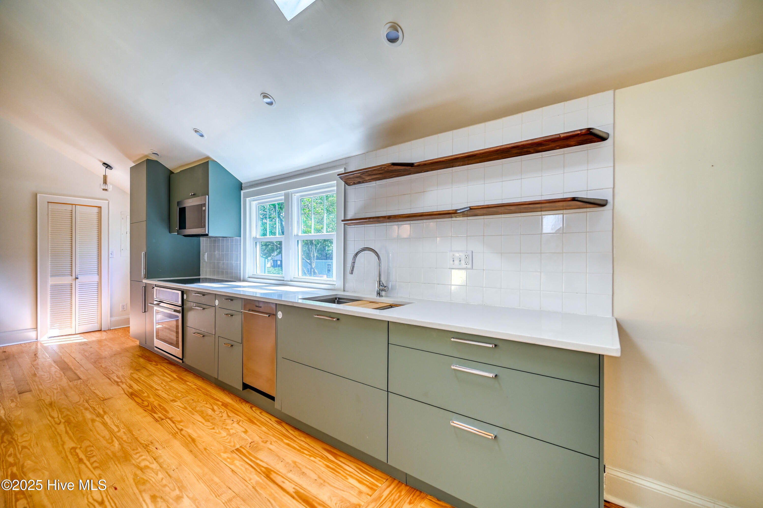 2121 Gibson Avenue Property Photo 8