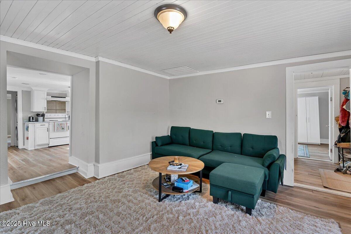 465 W New Hampshire Avenue Property Photo 16