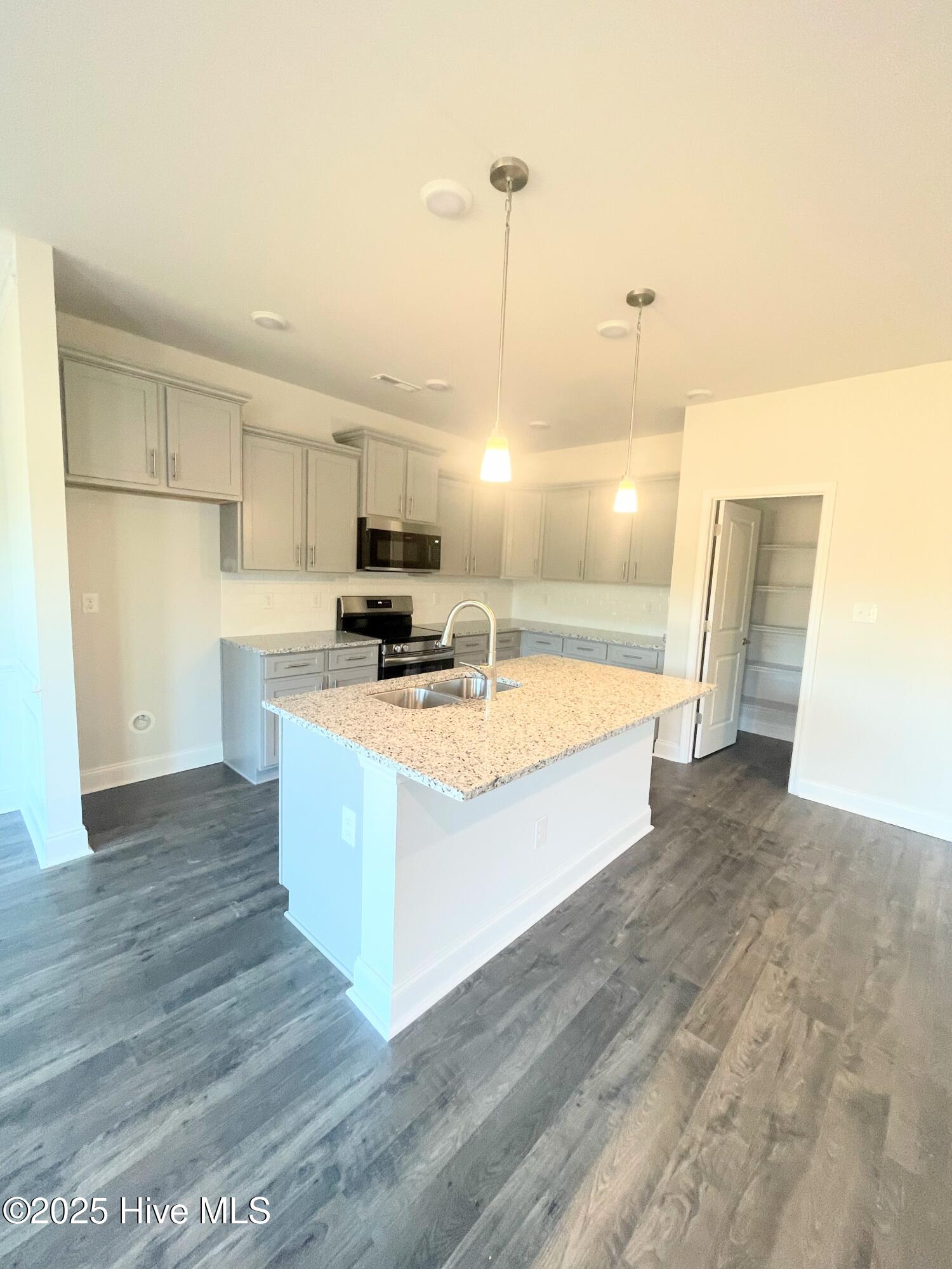1005 Dynamic One Drive Property Photo 8