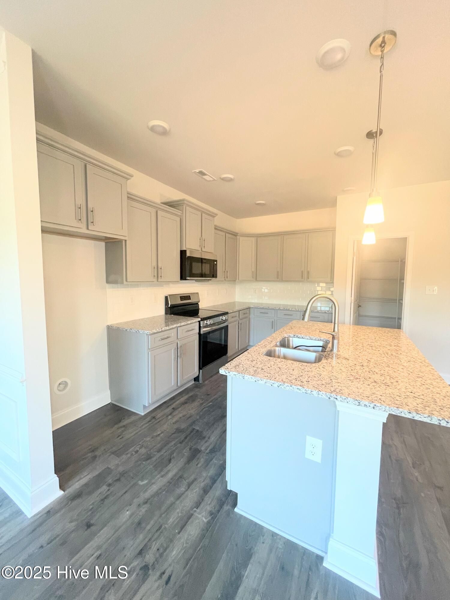 1005 Dynamic One Drive Property Photo 10