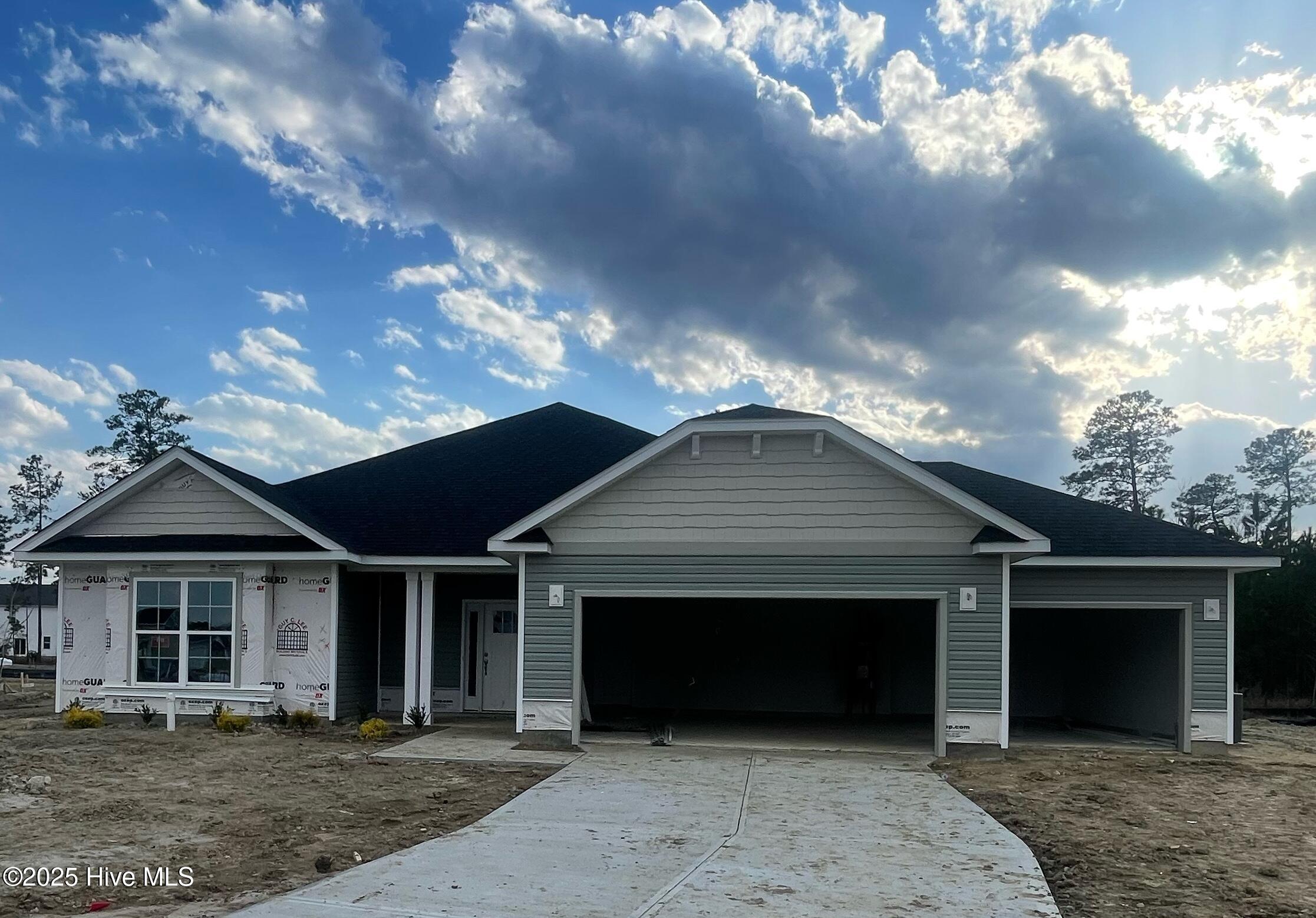 1003 Dynamic One Drive Property Photo